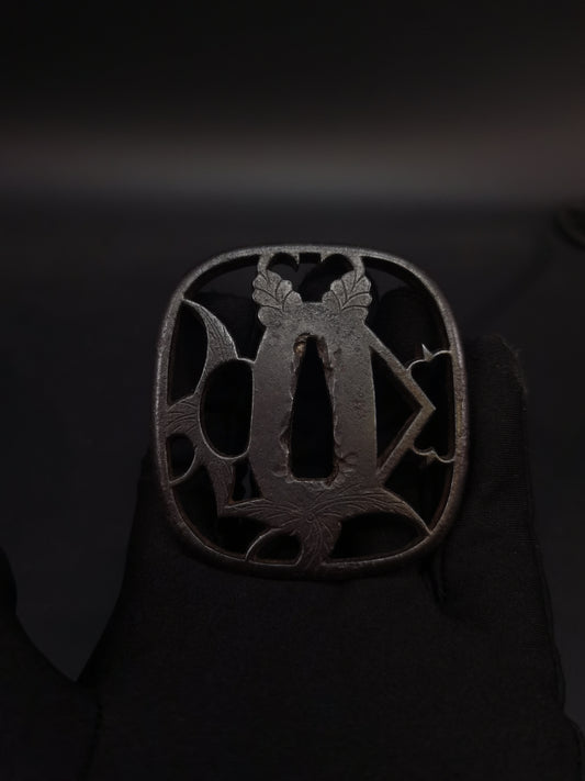 Japanese Flower Patterm Tsuba for Wakziashi Tanto Edo Period Antique A209