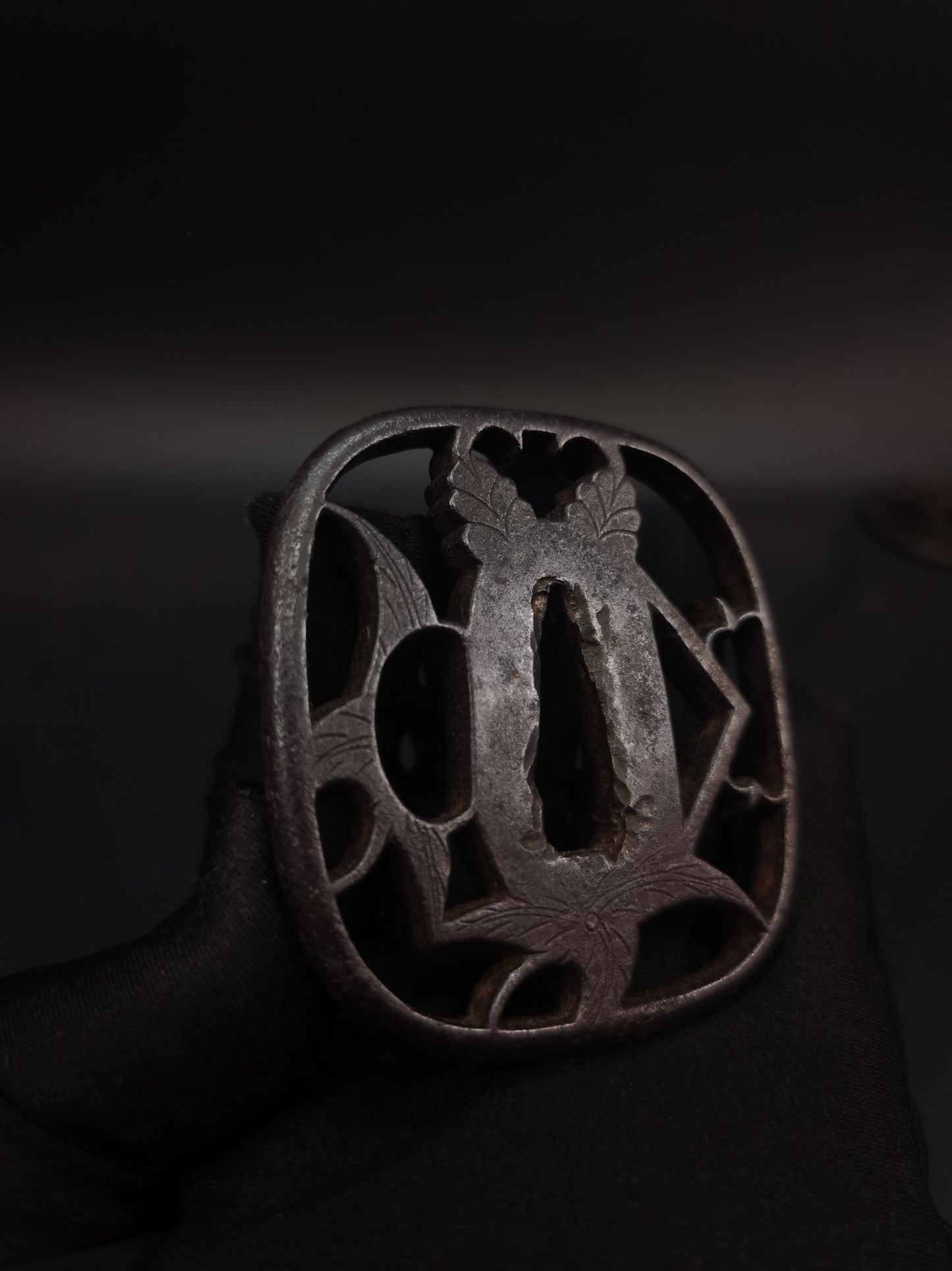 Japanese Flower Patterm Tsuba for Wakziashi Tanto Edo Period Antique A209