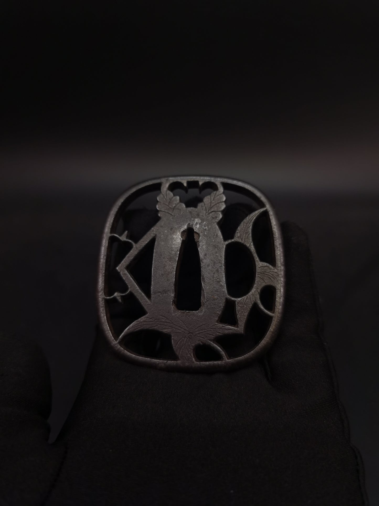 Japanese Flower Patterm Tsuba for Wakziashi Tanto Edo Period Antique A209