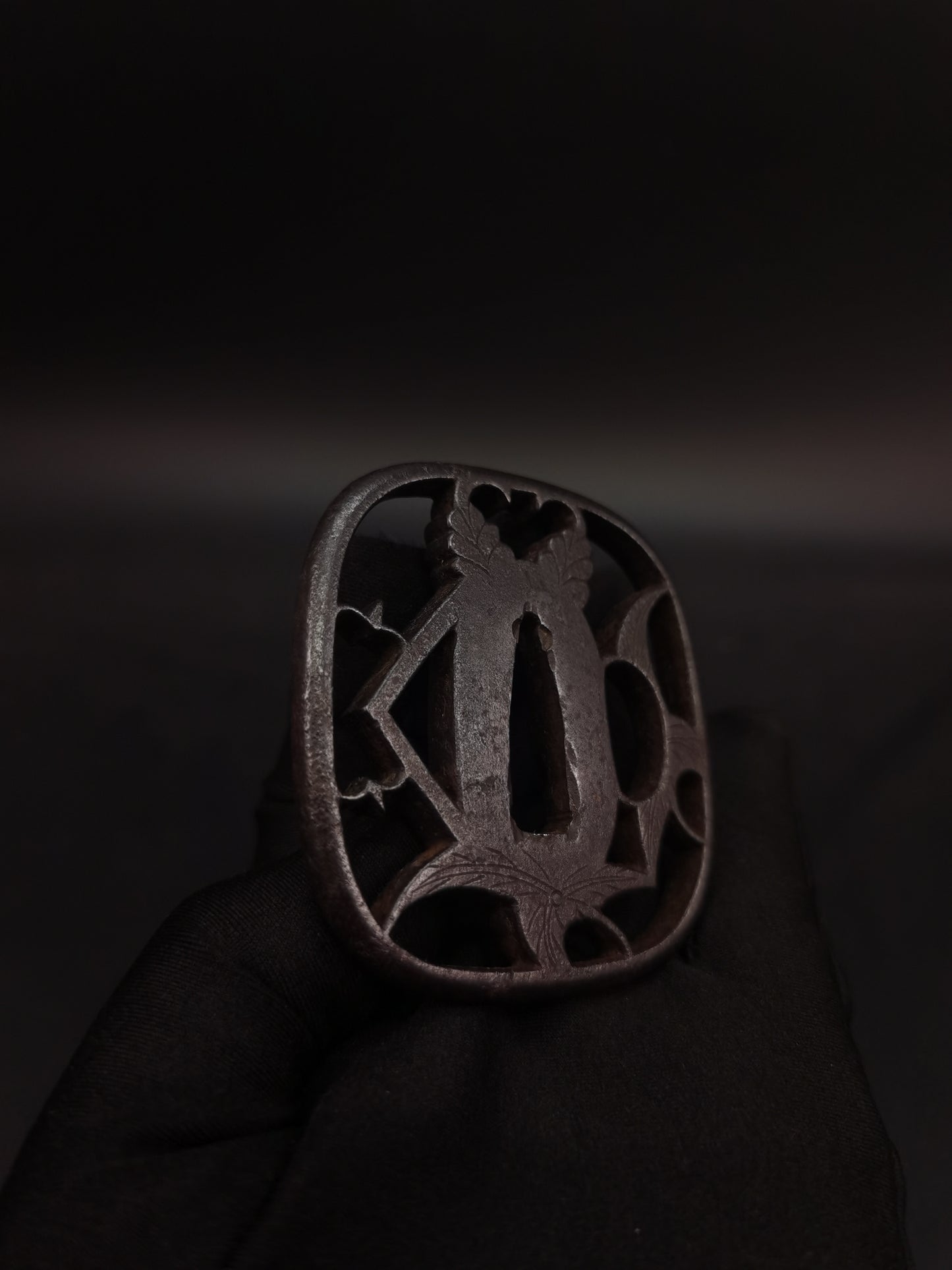 Japanese Flower Patterm Tsuba for Wakziashi Tanto Edo Period Antique A209