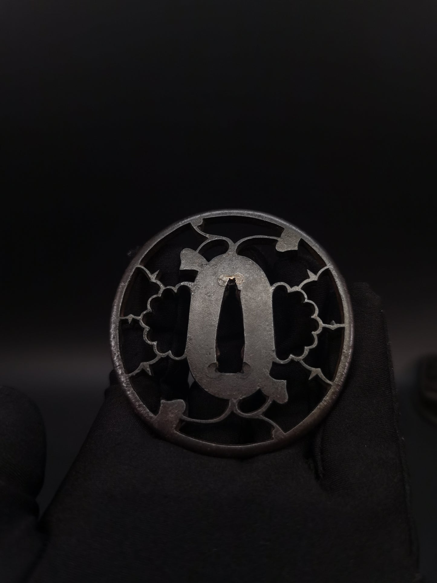 Japanese Swallows and leaves Tsuba for Wakziashi Tanto Edo Period Antique A212