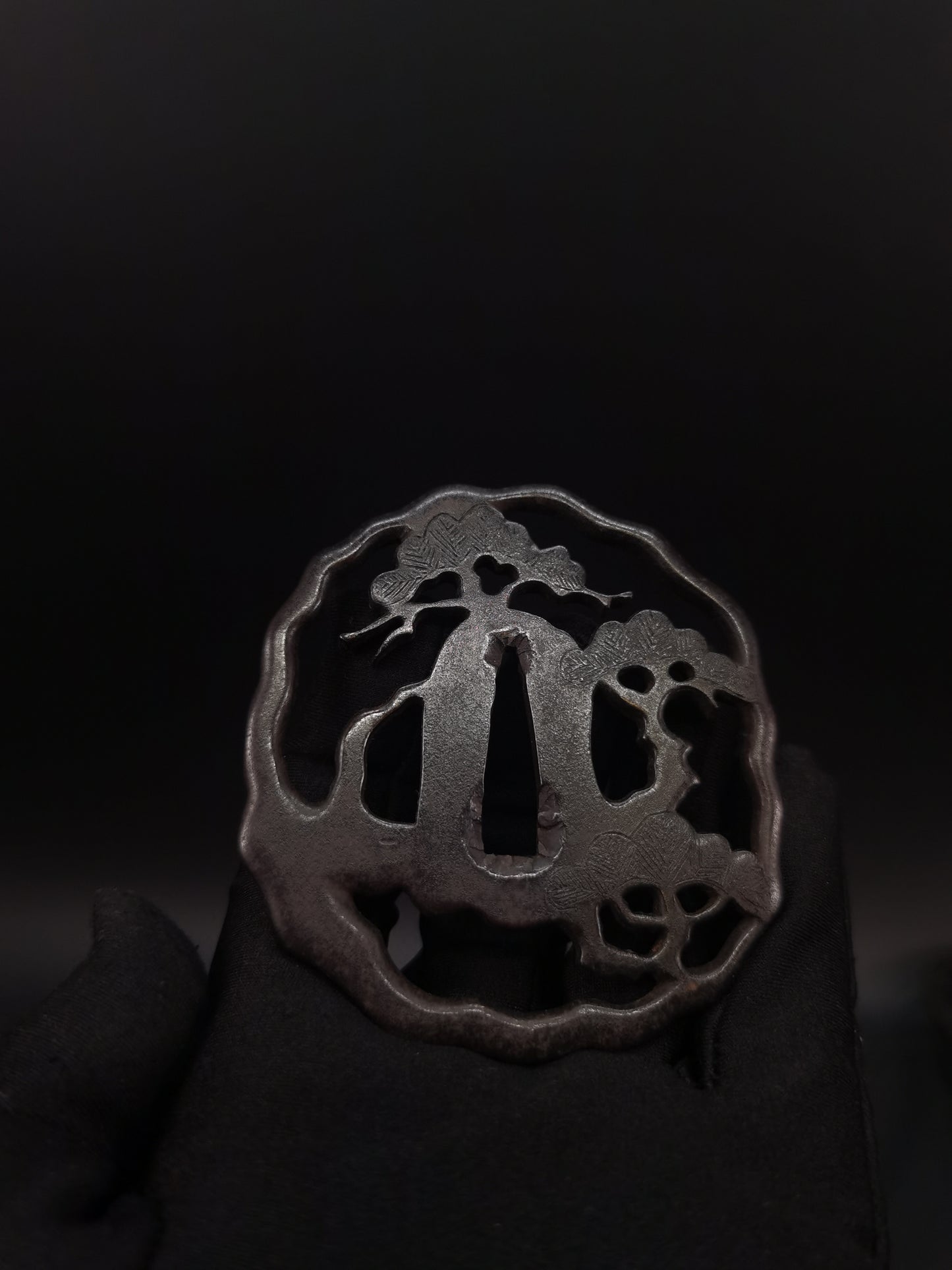 Japanese Pine Tree Tsuba for Katana and Wakziashi Edo Period Antique A213