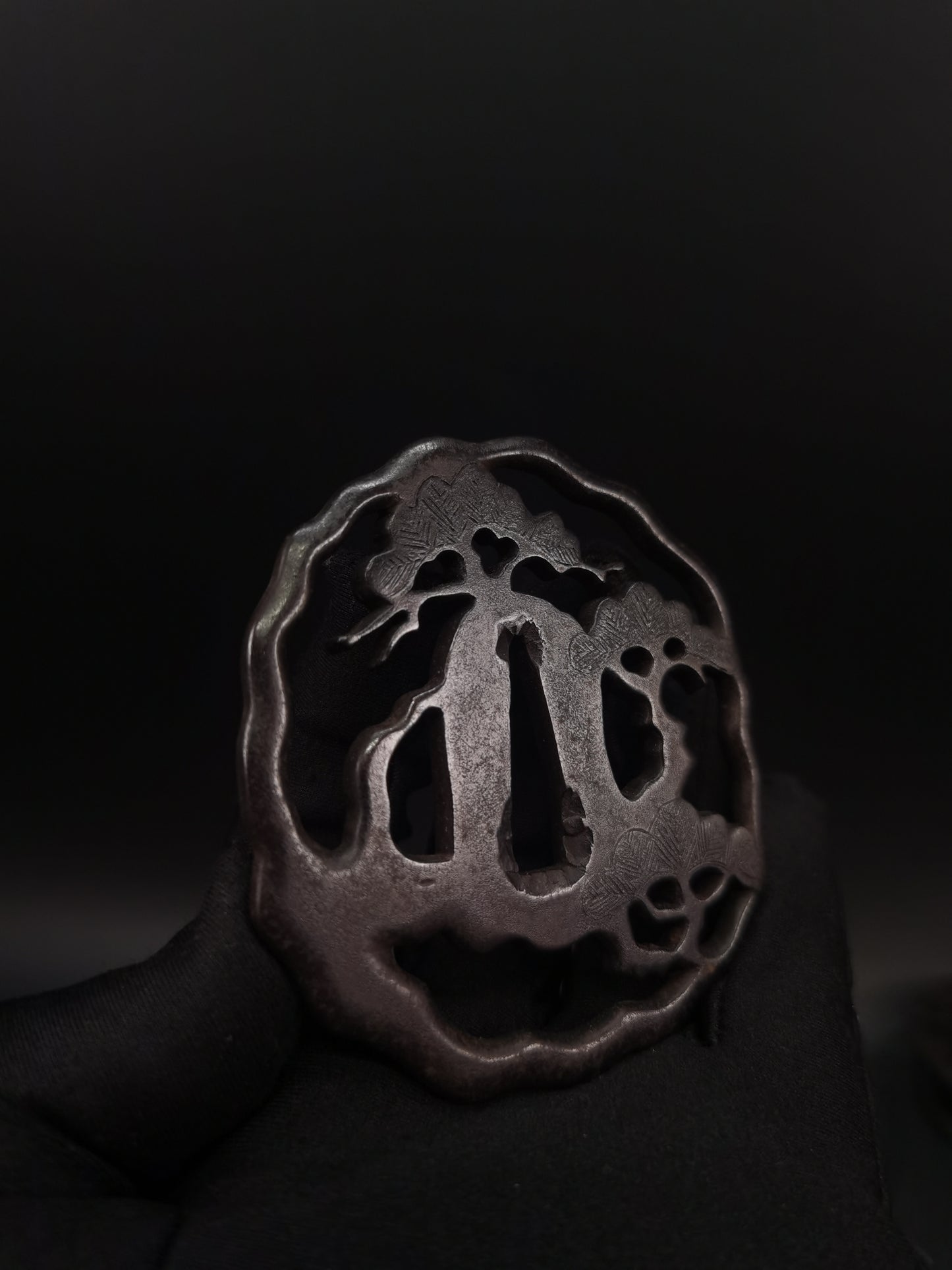 Japanese Pine Tree Tsuba for Katana and Wakziashi Edo Period Antique A213