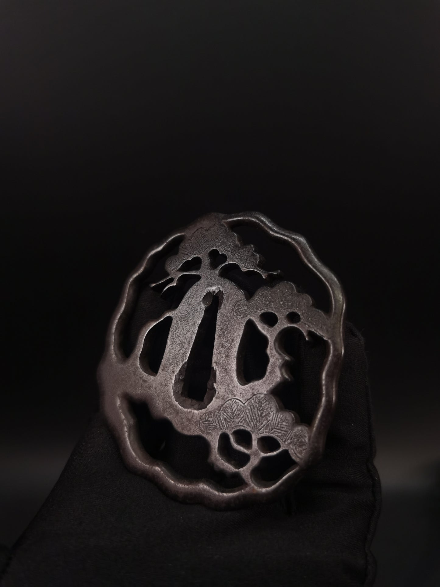 Japanese Pine Tree Tsuba for Katana and Wakziashi Edo Period Antique A213