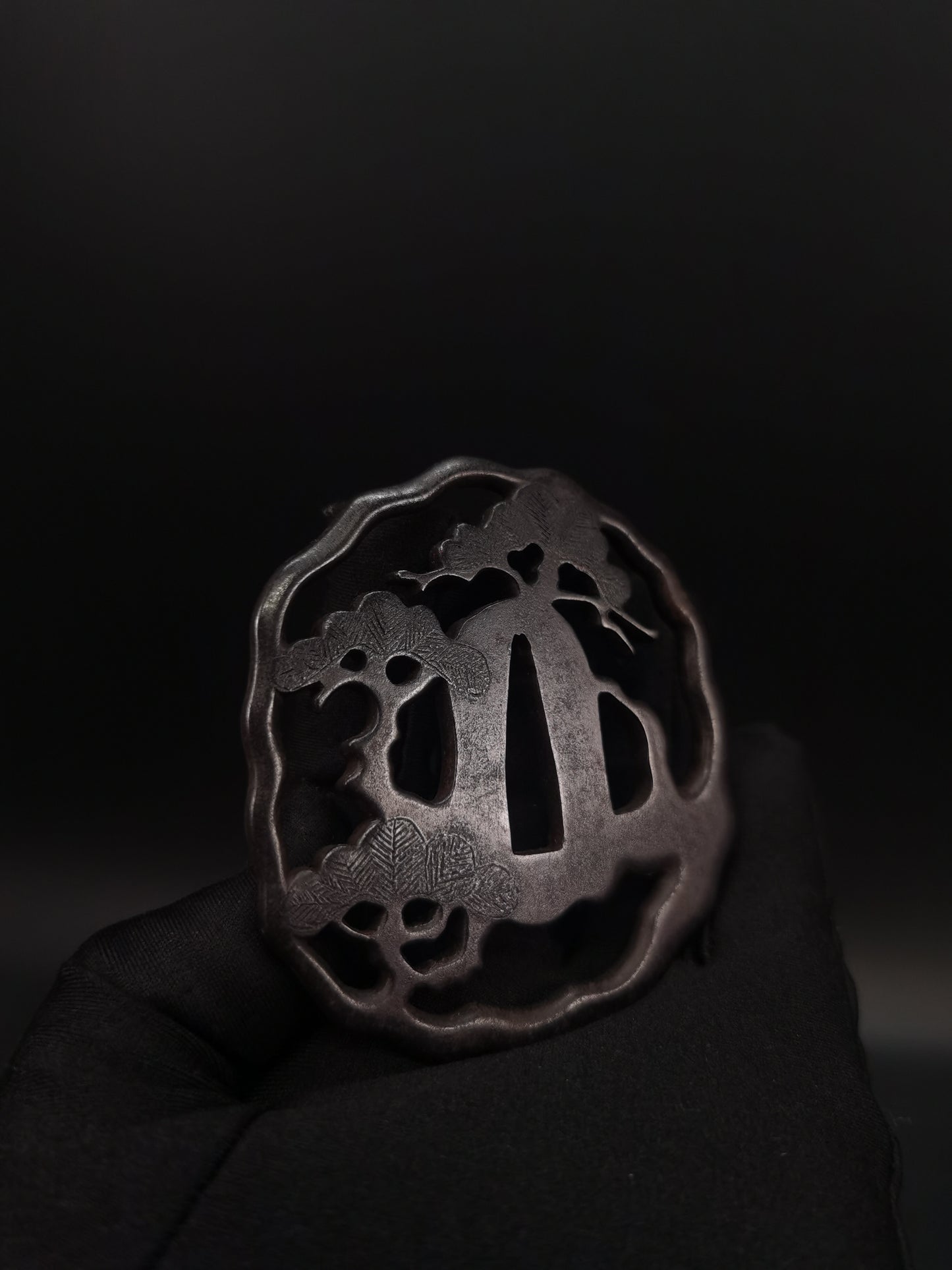 Japanese Pine Tree Tsuba for Katana and Wakziashi Edo Period Antique A213