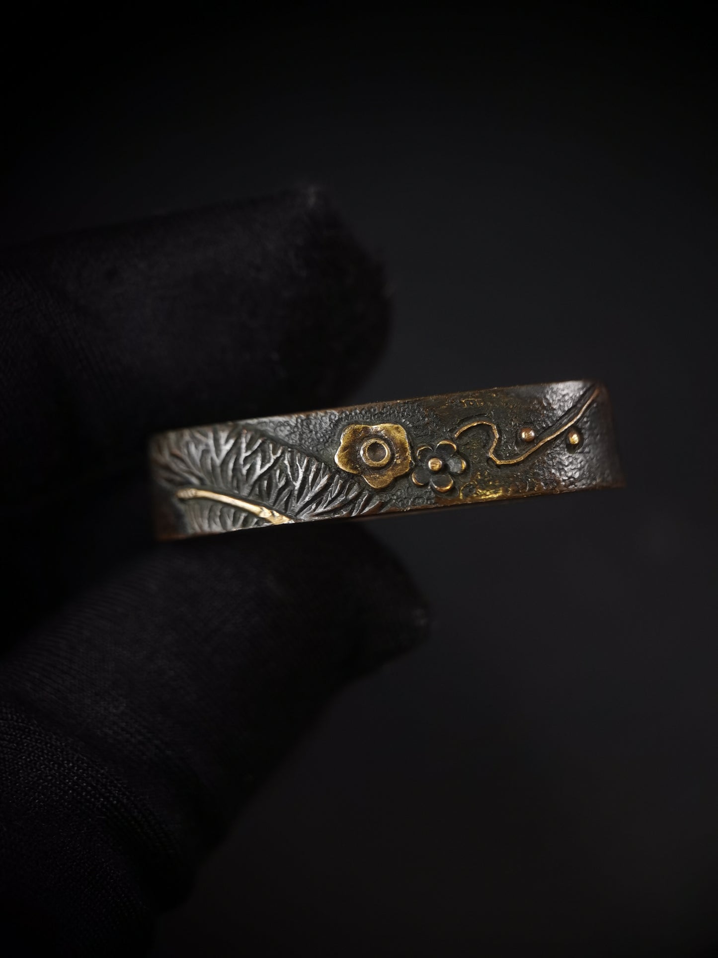 Japanese Plum Blossom and Flying Bird Pattern Single Fuchi for Katana Wakziashi Edo Period Antique F161