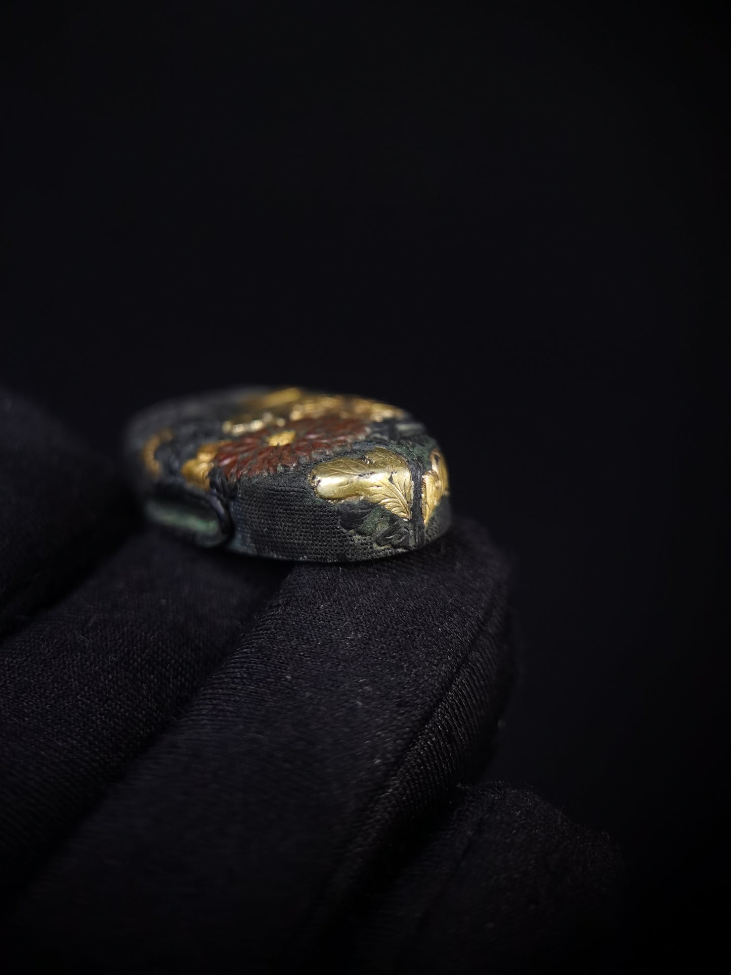 Japanese Chrysanthemum Fuchi & Kashira for Katana and Wakziashi Edo Period Antique B102