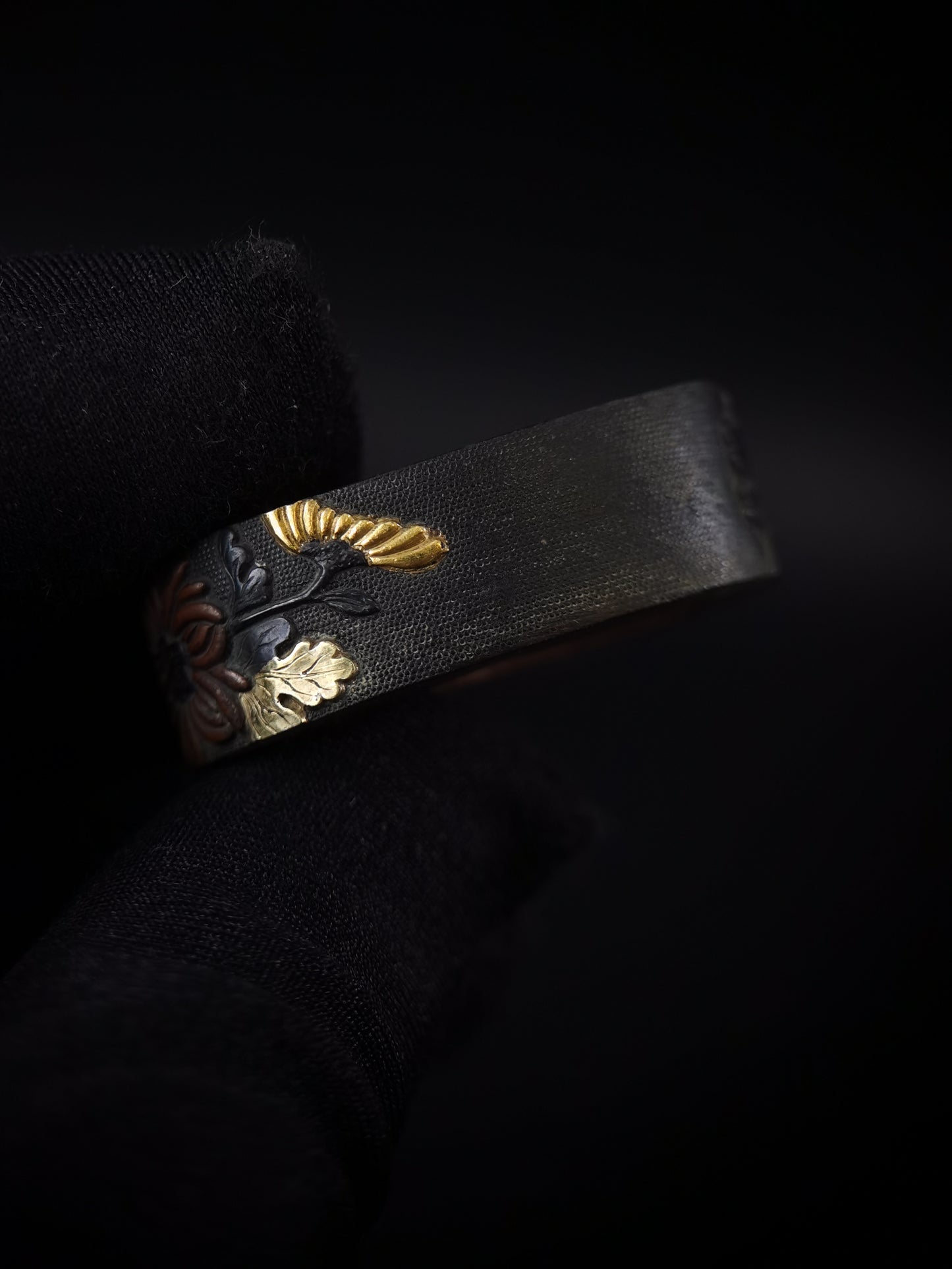 Japanese Chrysanthemum Fuchi & Kashira for Katana and Wakziashi Edo Period Antique B102