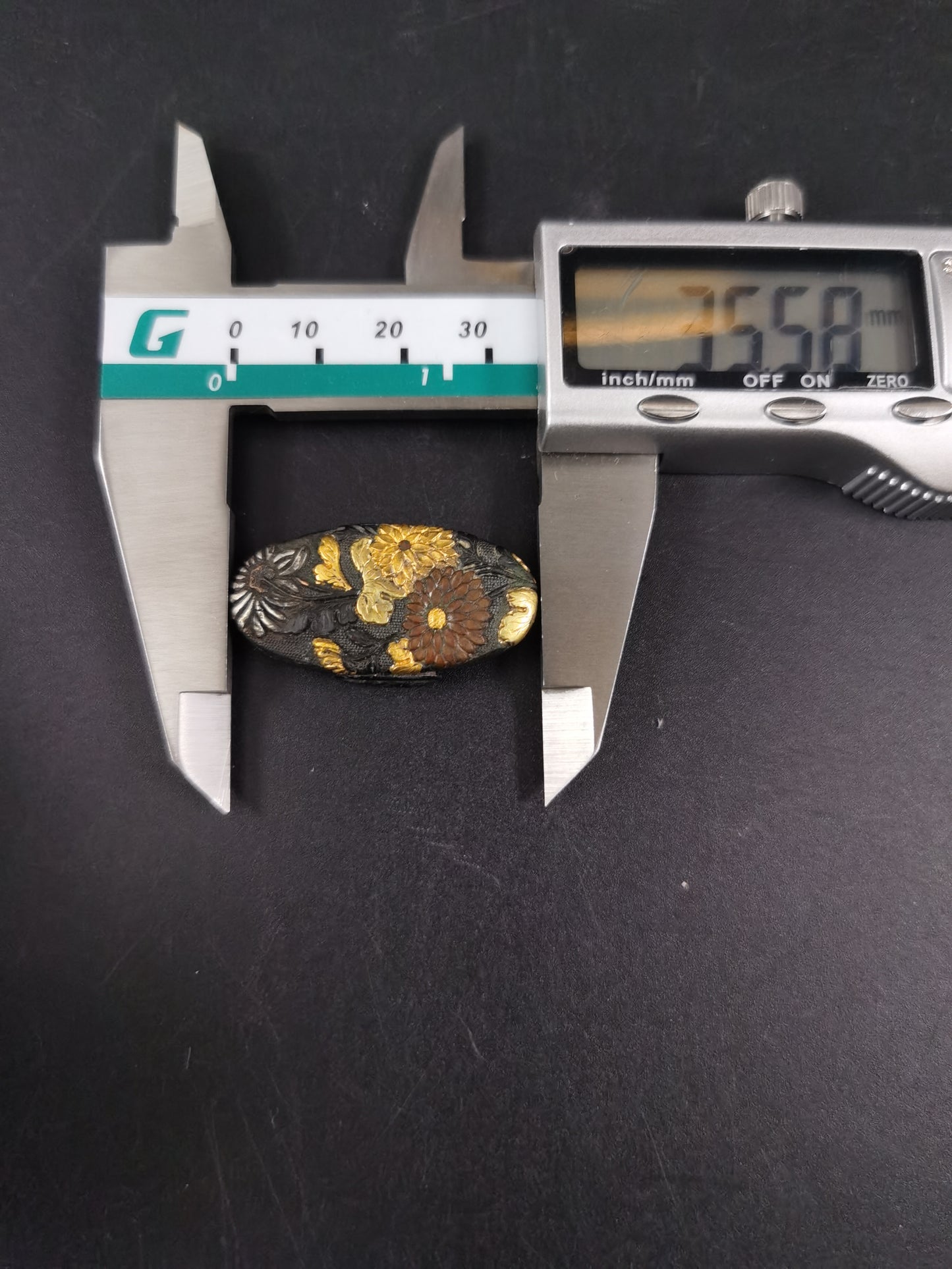 Japanese Chrysanthemum Fuchi & Kashira for Katana and Wakziashi Edo Period Antique B102