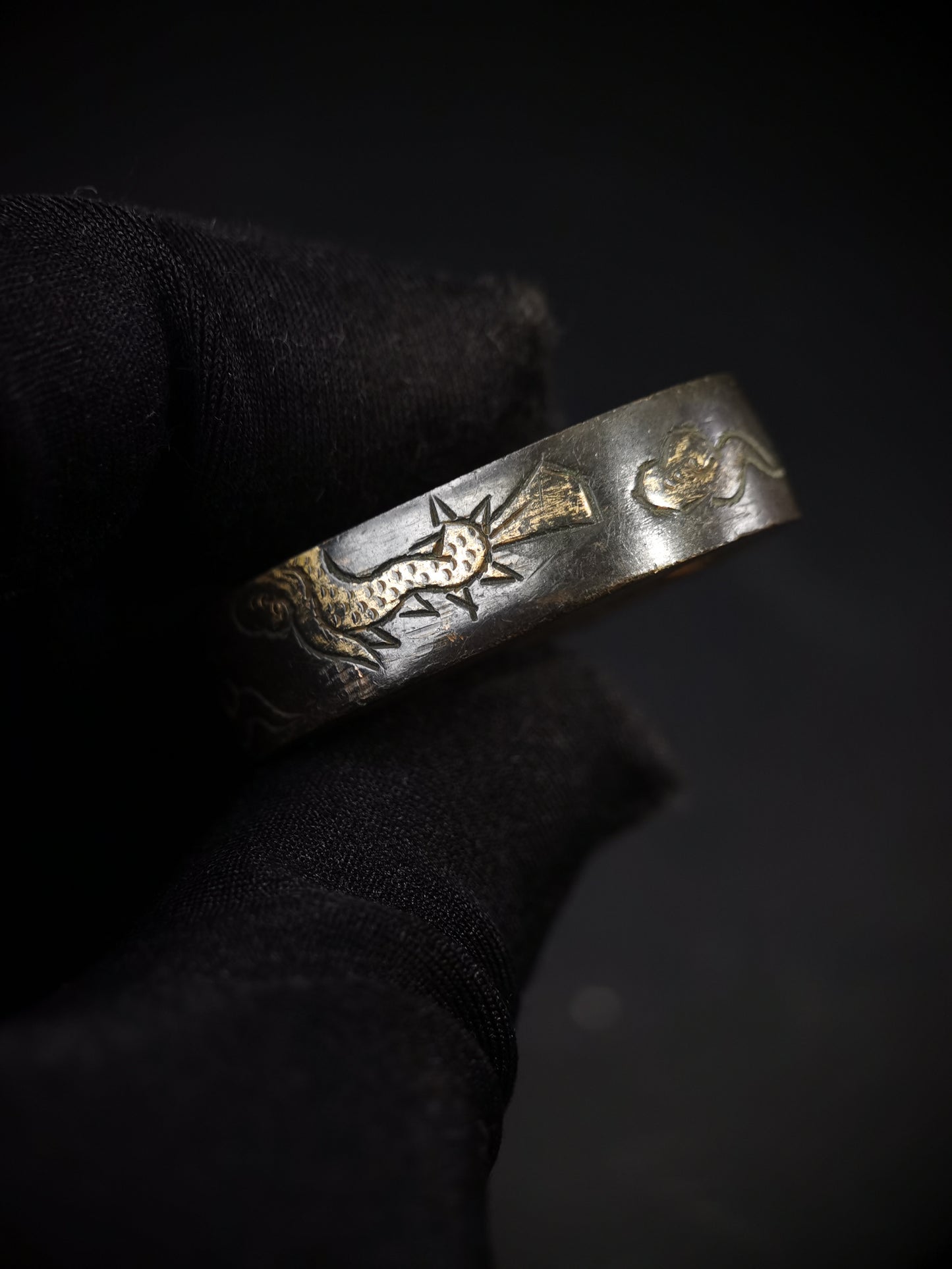 Japanese Dragon Fuchi & Kashira for Katana and Wakziashi Edo Period Antique B104