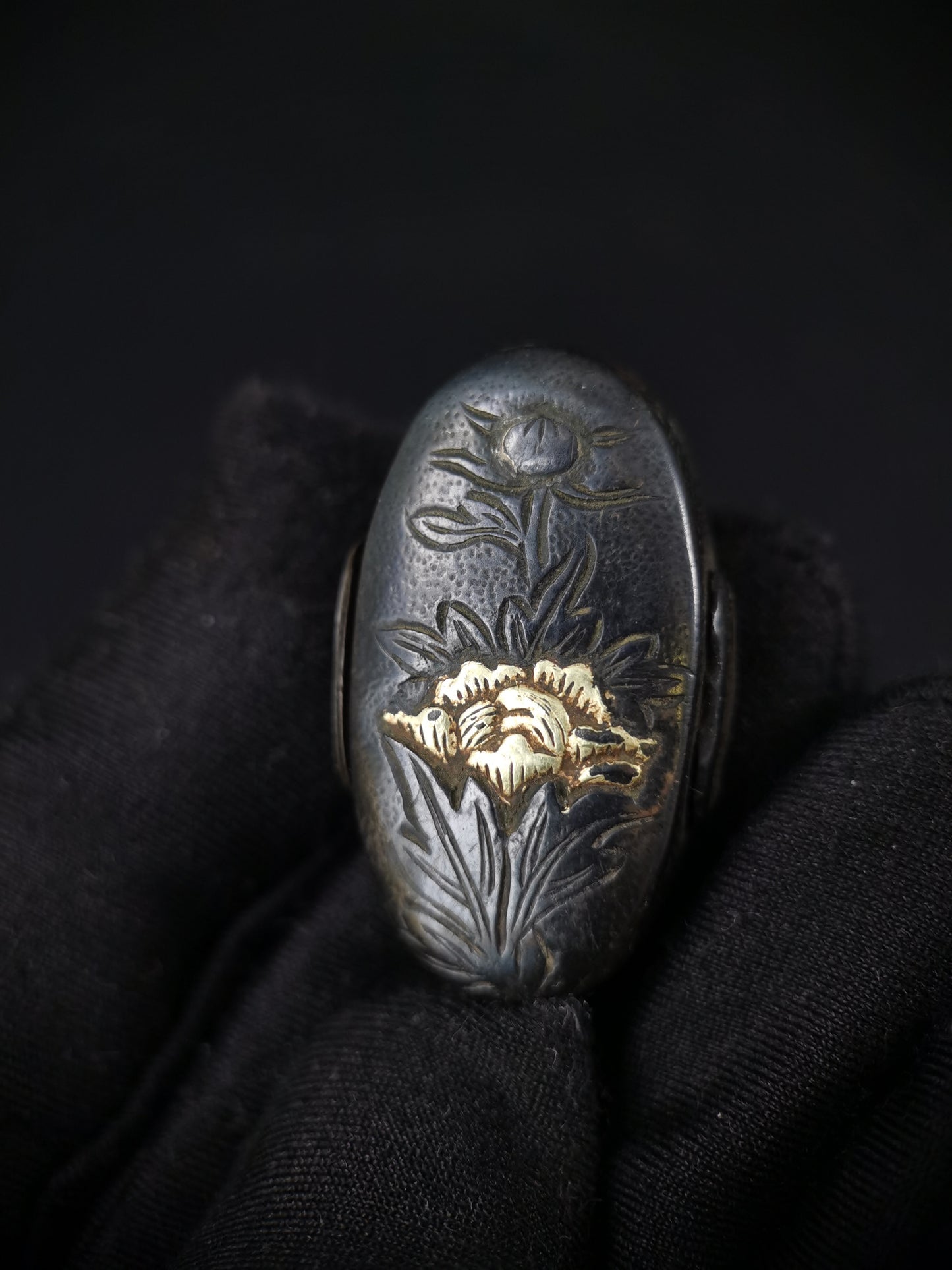 Japanese Peony Fuchi & Kashira for Katana and Wakziashi Edo Period Antique B108