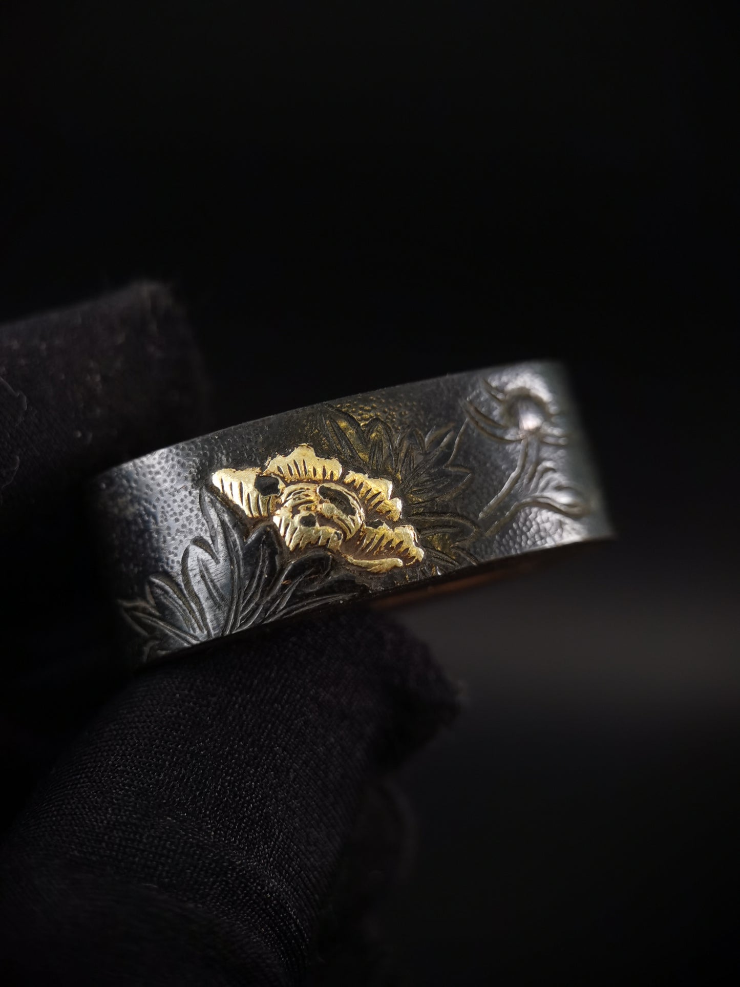 Japanese Peony Fuchi & Kashira for Katana and Wakziashi Edo Period Antique B108
