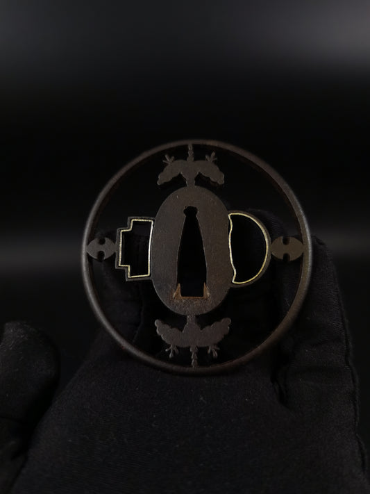 Japanese Kiri Mon Sukashibori Tsuba for Wakziashi Edo Period Antique A251