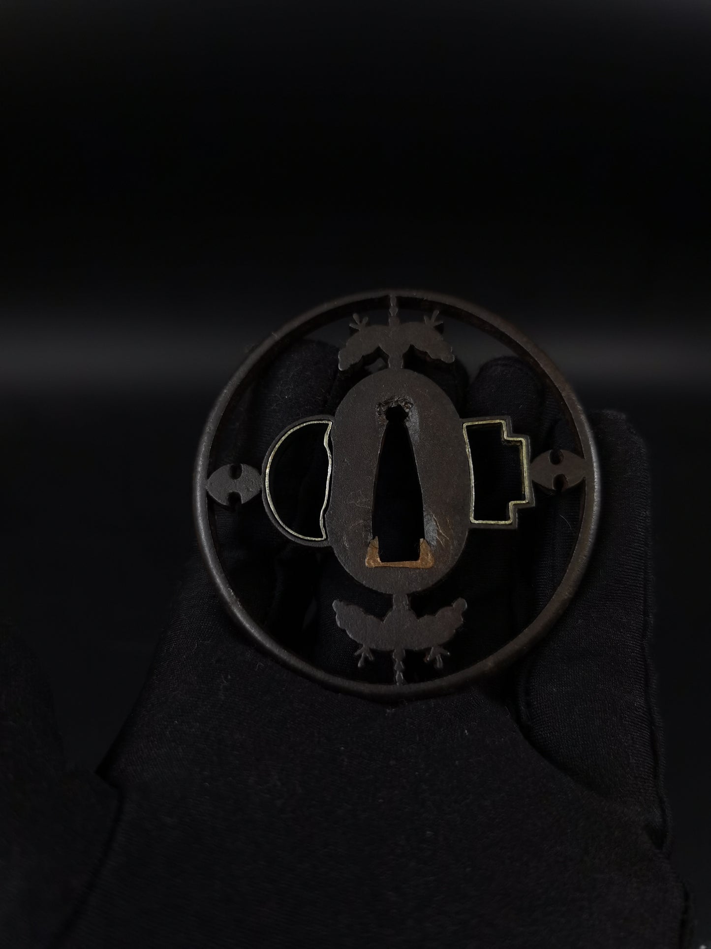 Japanese Kiri Mon Sukashibori Tsuba for Wakziashi Edo Period Antique A251