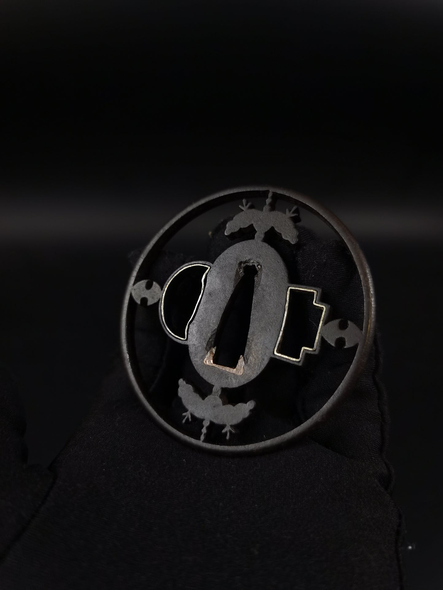 Japanese Kiri Mon Sukashibori Tsuba for Wakziashi Edo Period Antique A251