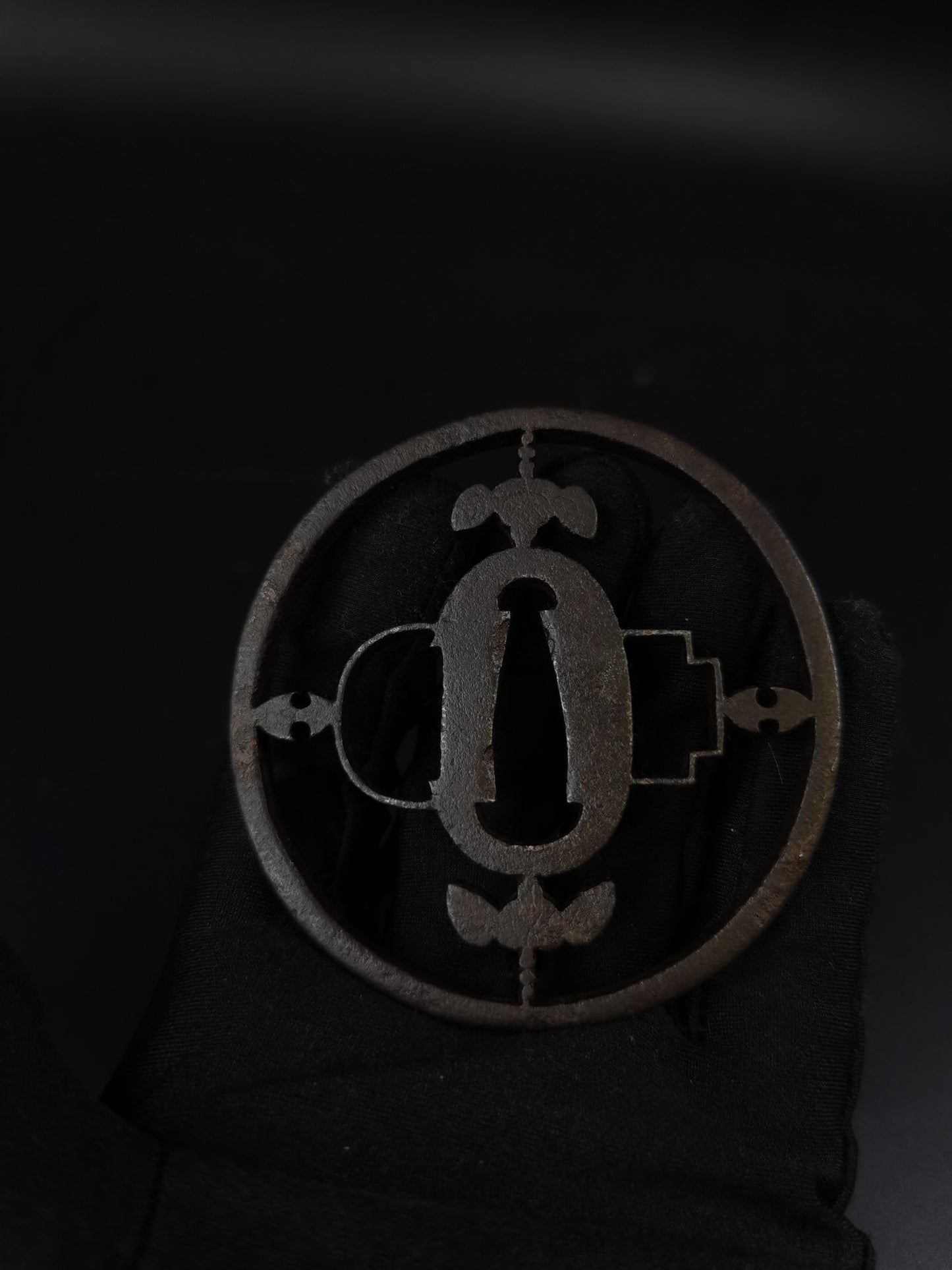 Japanese Kiri Mon Sukashibori Tsuba for Wakziashi Edo Period Antique A252