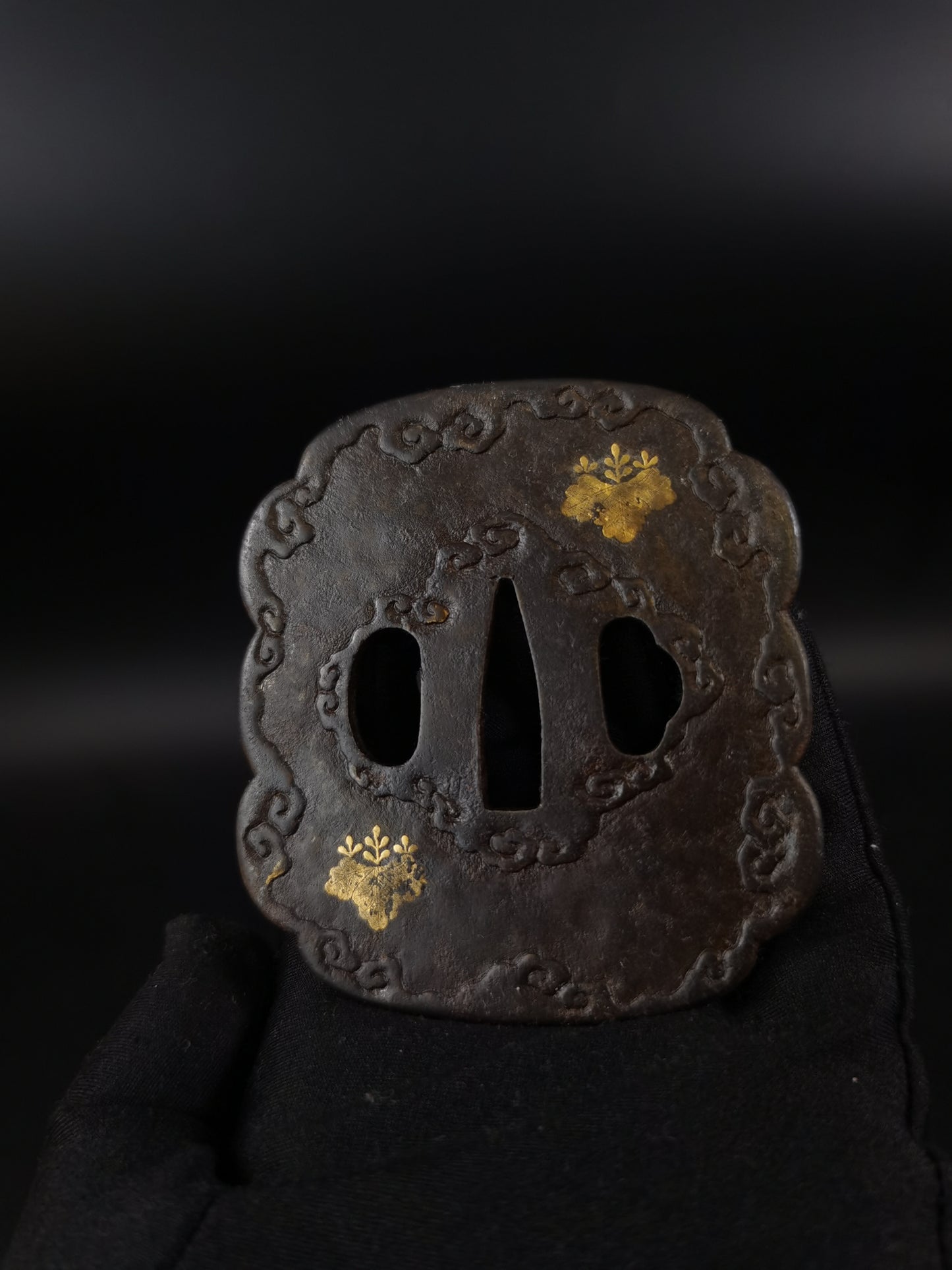 Japanese Kiri Mon Tsuba for Katana and Wakziashi Edo Period Antique A254