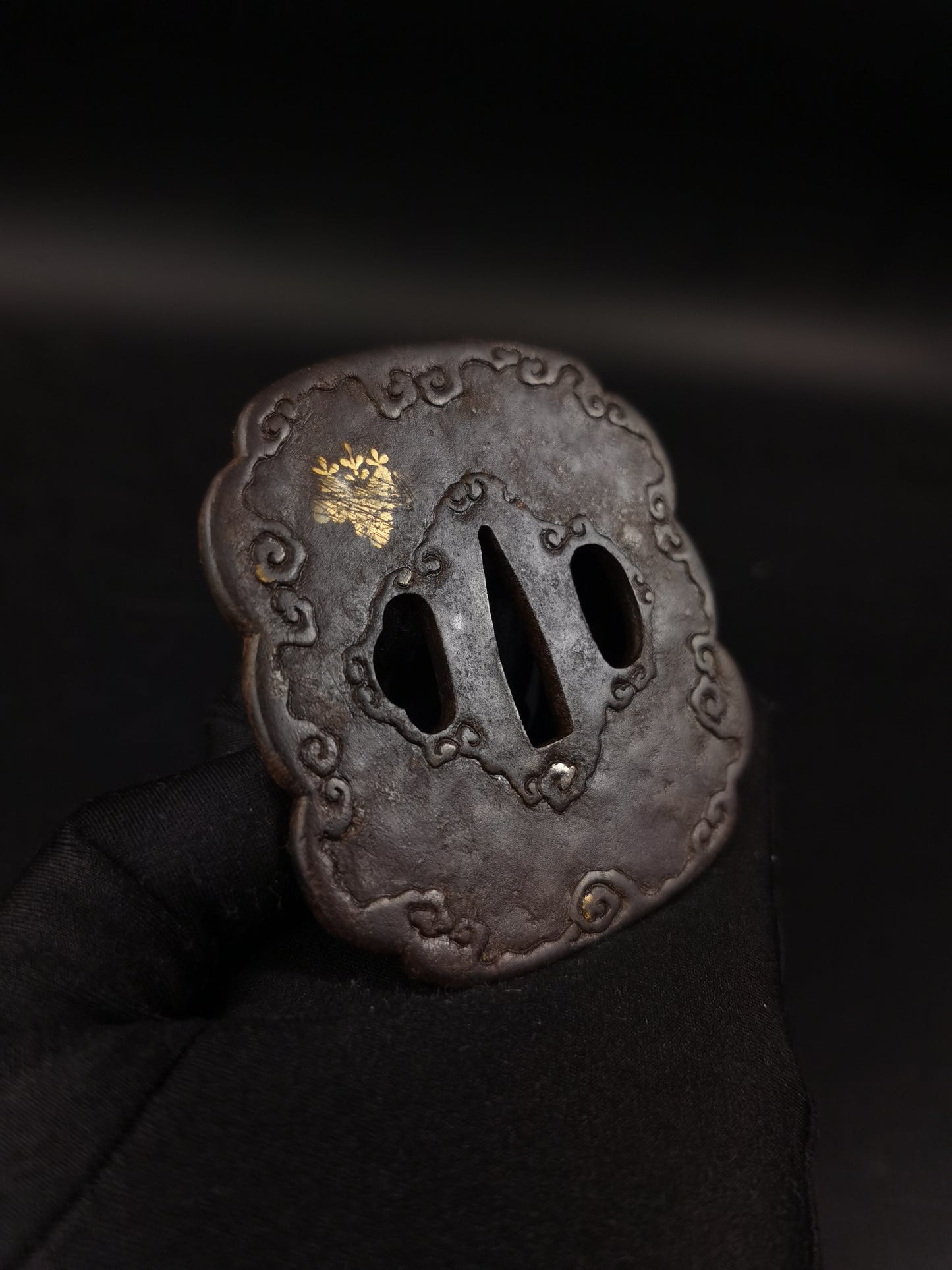 Japanese Kiri Mon Tsuba for Katana and Wakziashi Edo Period Antique A254
