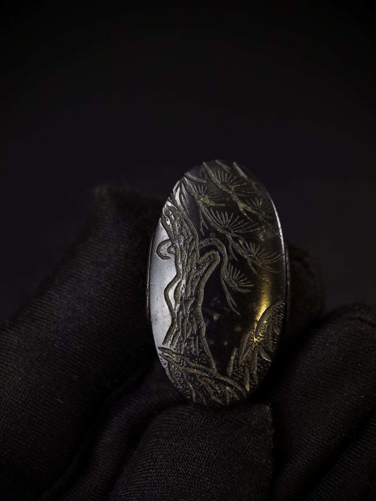 Japanese Type Pine tree Fuchi & Kashira for Wakziashi and Tanto Edo Period Antique B118