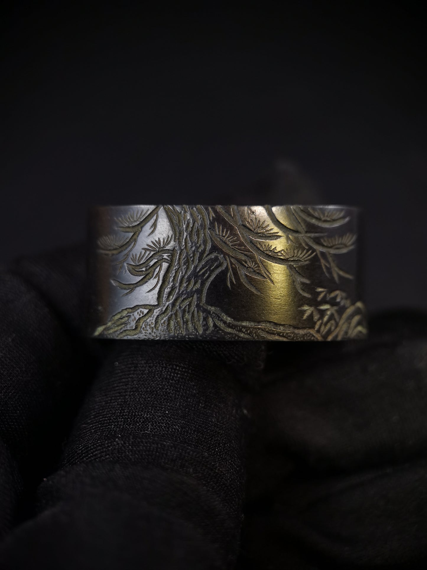 Japanese Type Pine tree Fuchi & Kashira for Wakziashi and Tanto Edo Period Antique B118