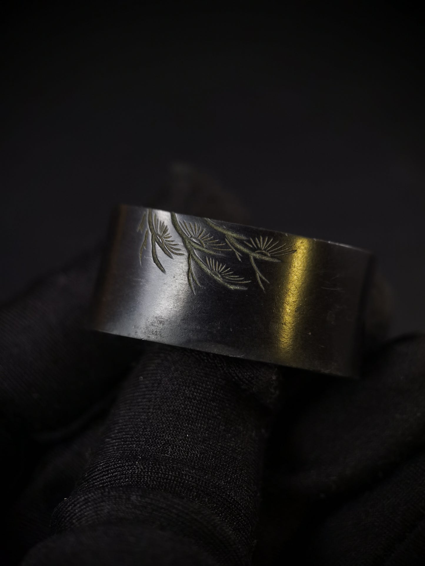 Japanese Type Pine tree Fuchi & Kashira for Wakziashi and Tanto Edo Period Antique B118