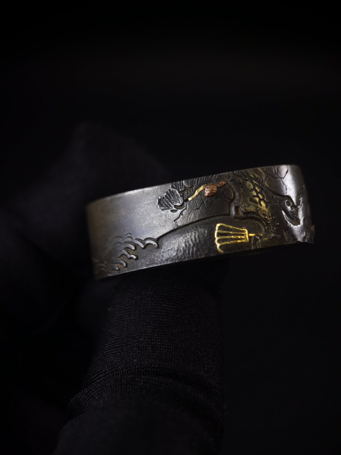 Japanese Pine Tree Pattern Pattern Single Fuchi for Katana Wakziashi Edo Period Antique F166