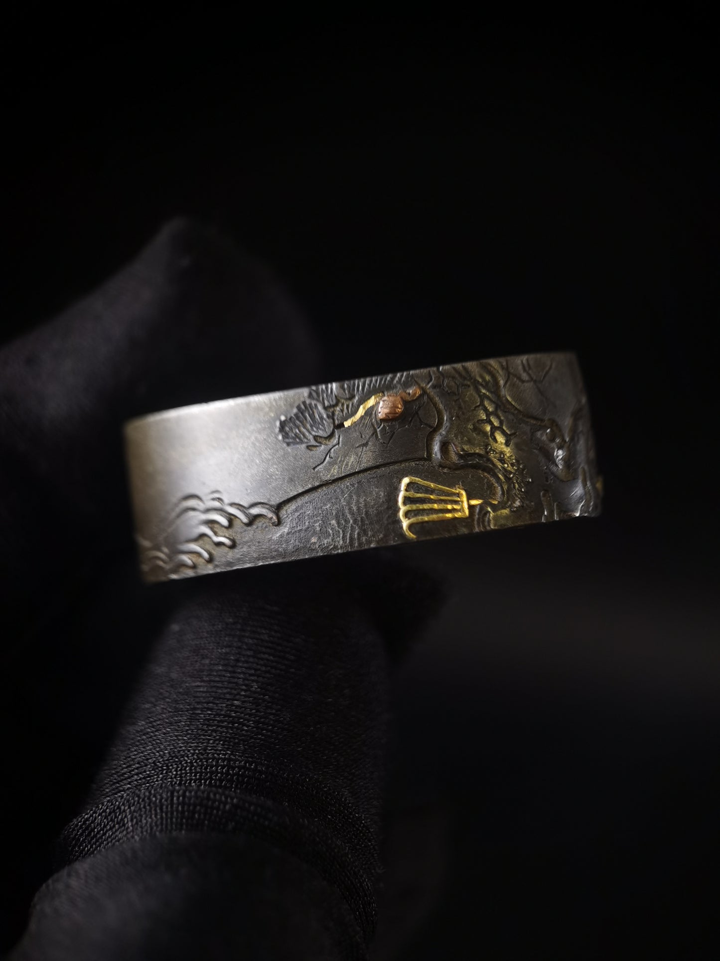 Japanese Pine Tree Pattern Pattern Single Fuchi for Katana Wakziashi Edo Period Antique F166