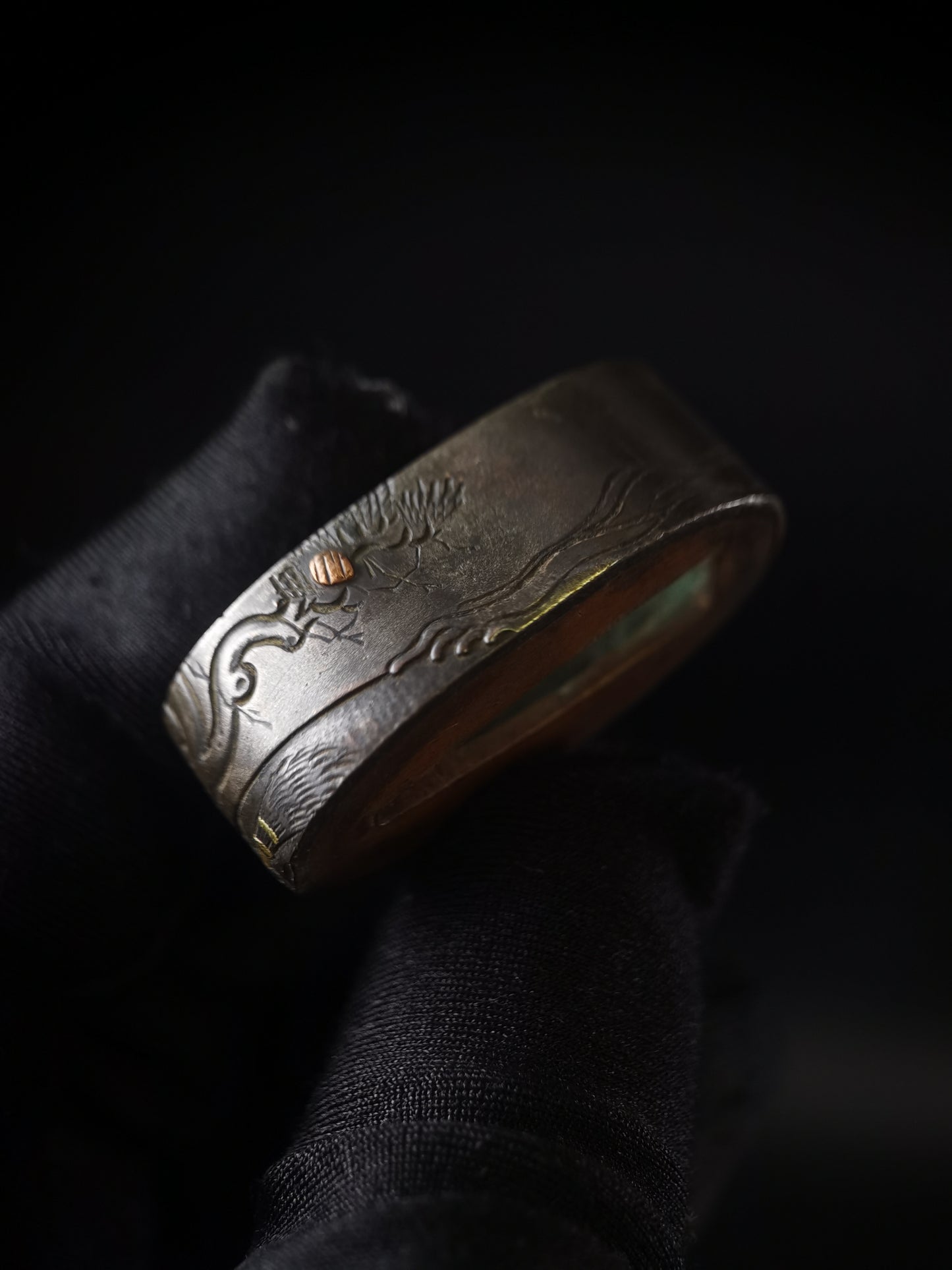 Japanese Pine Tree Pattern Pattern Single Fuchi for Katana Wakziashi Edo Period Antique F166
