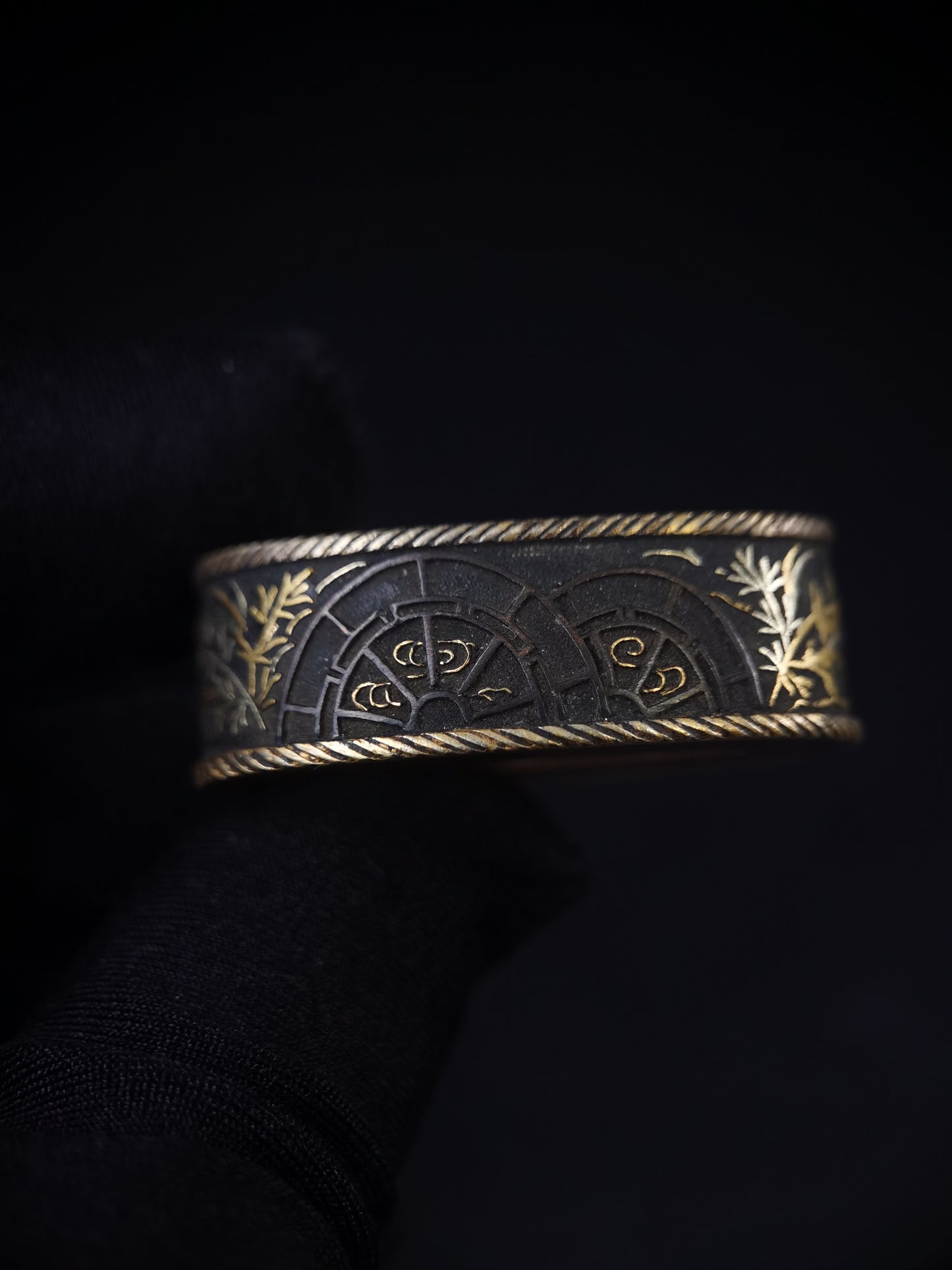 Japanese Water Wheel Pattern Pattern Single Fuchi for Katana Wakziashi Edo Period Antique F168