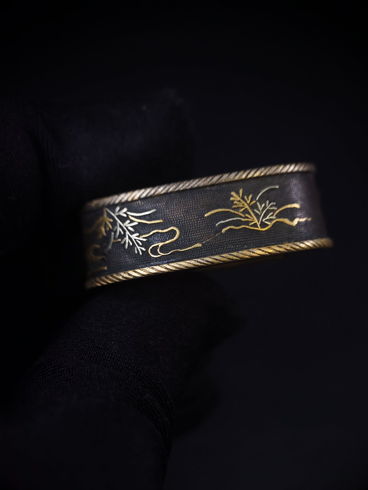 Japanese Water Wheel Pattern Pattern Single Fuchi for Katana Wakziashi Edo Period Antique F168