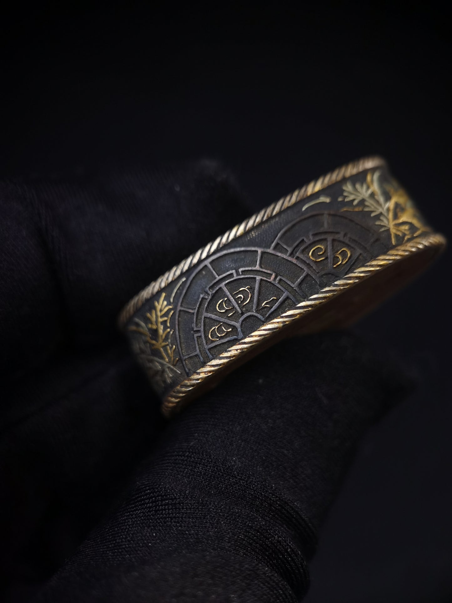 Japanese Water Wheel Pattern Pattern Single Fuchi for Katana Wakziashi Edo Period Antique F168