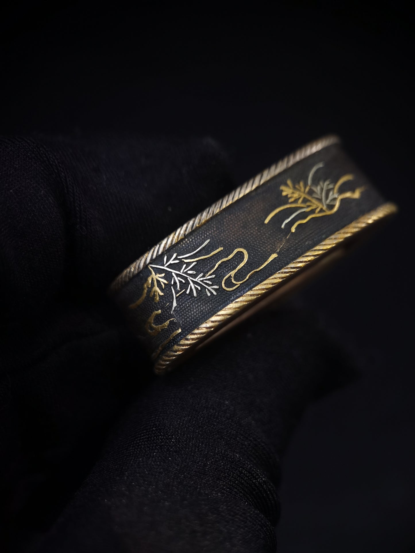 Japanese Water Wheel Pattern Pattern Single Fuchi for Katana Wakziashi Edo Period Antique F168