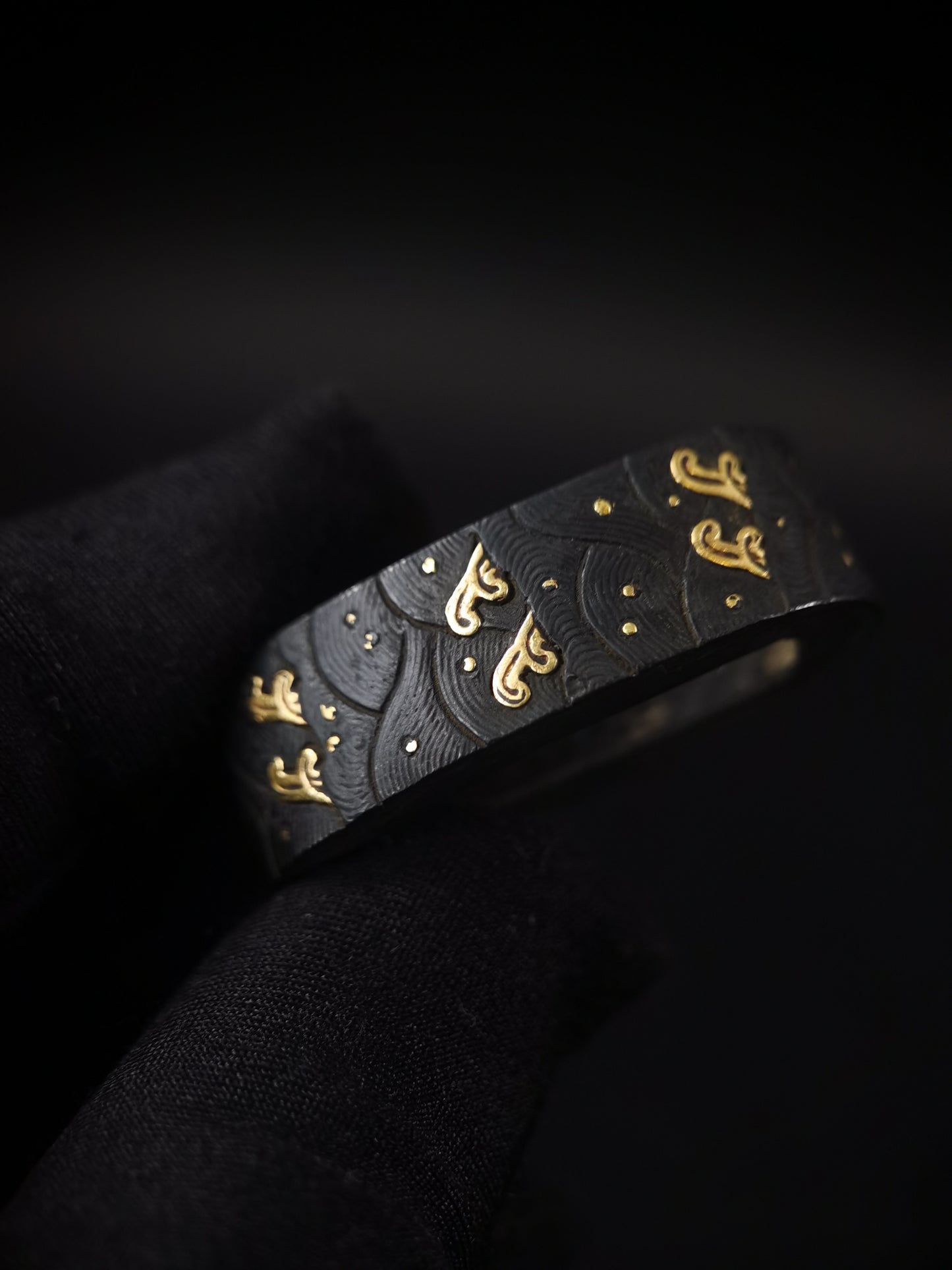Japanese Wave Pattern Pattern Single Fuchi for Katana Wakziashi Edo Period Antique F171