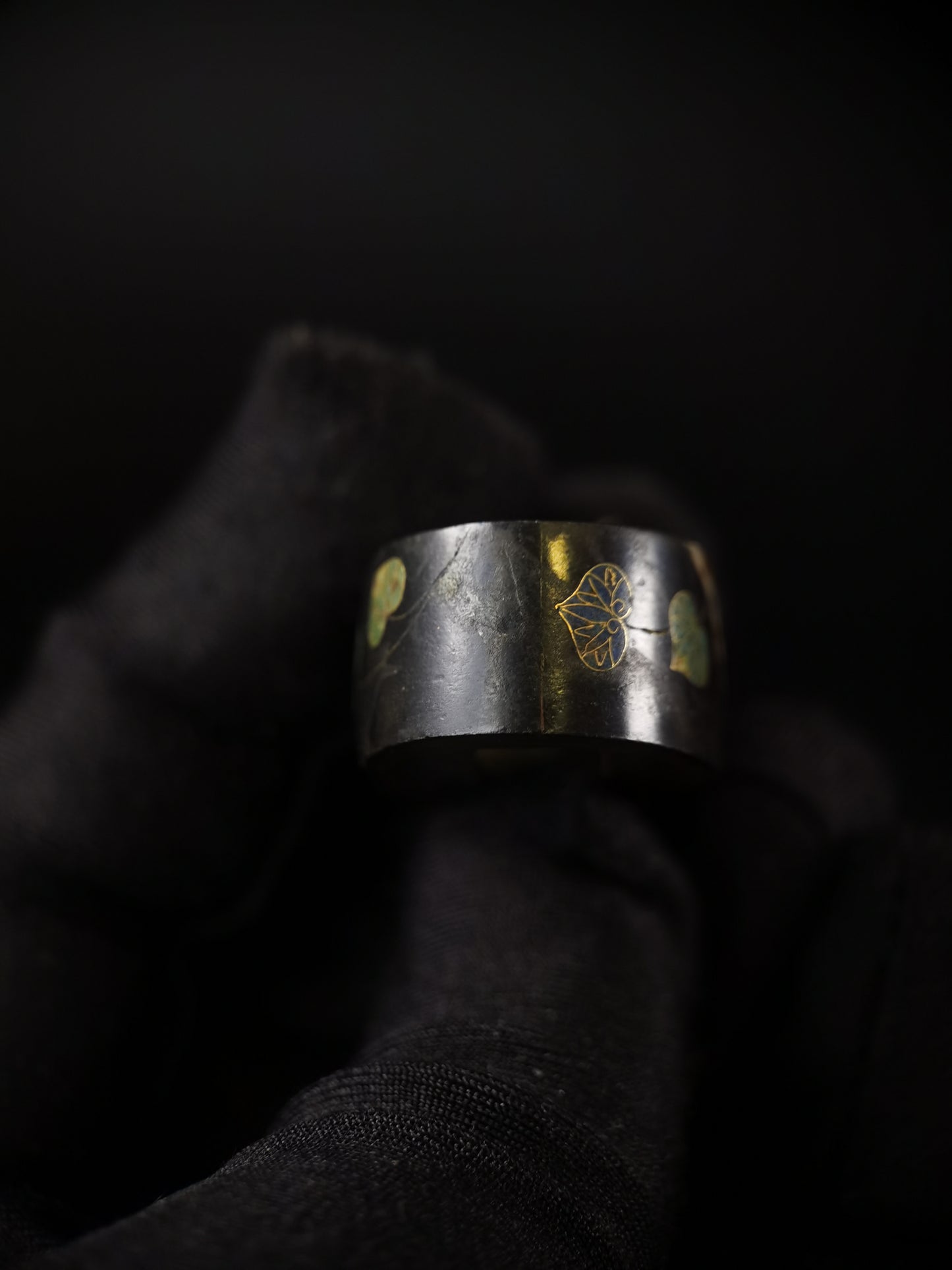 Japanese Hollyhock Leaves and Beaded Curtain Pattern Pattern Single Fuchi for Katana Wakziashi Edo Period Antique F178