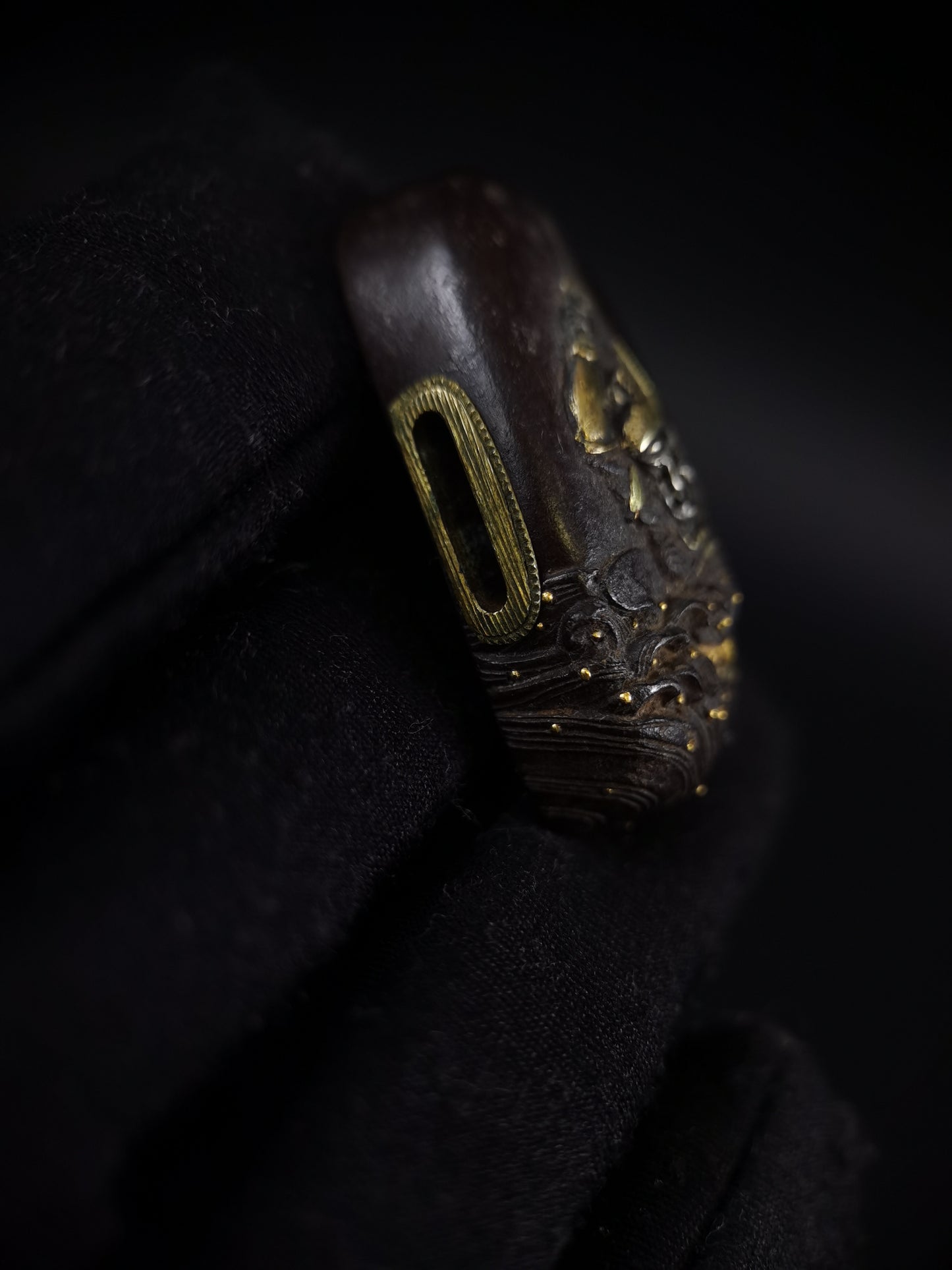 Japanese Zhang Liang on Yi Bridge Fuchi Kashira for Katana and Wakziashi Edo Period Antique B120
