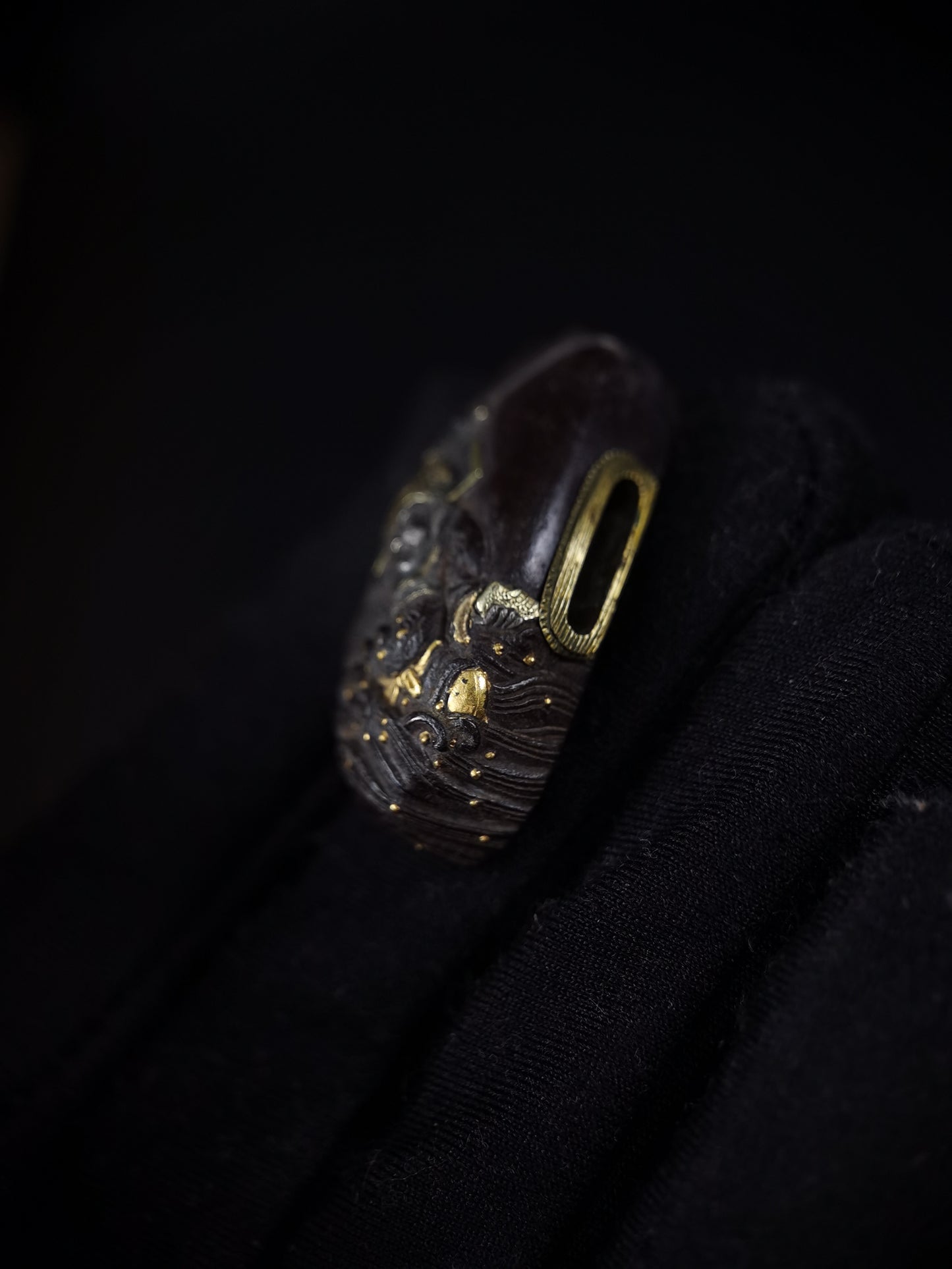 Japanese Zhang Liang on Yi Bridge Fuchi Kashira for Katana and Wakziashi Edo Period Antique B120