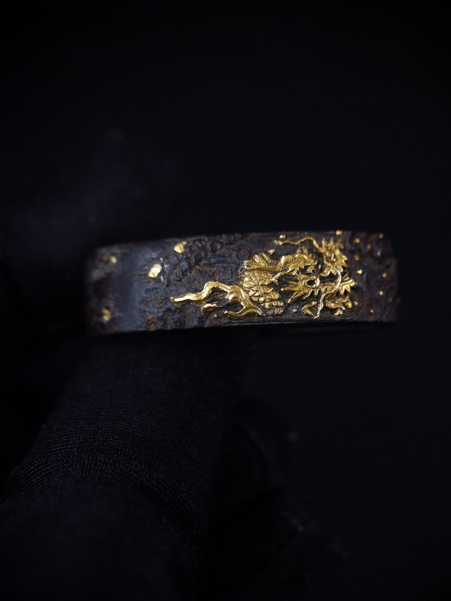 Japanese Zhang Liang on Yi Bridge Fuchi Kashira for Katana and Wakziashi Edo Period Antique B120