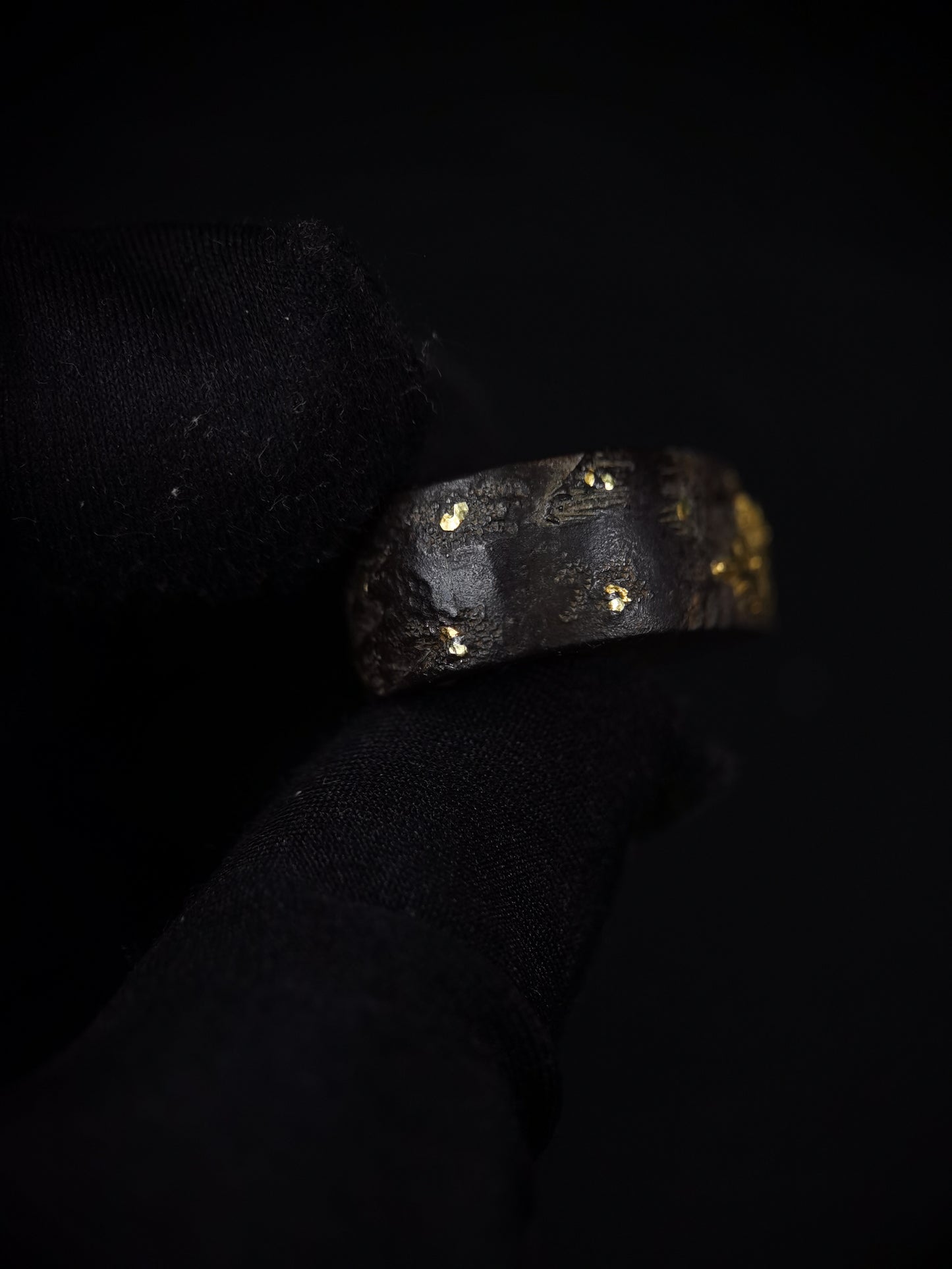 Japanese Zhang Liang on Yi Bridge Fuchi Kashira for Katana and Wakziashi Edo Period Antique B120