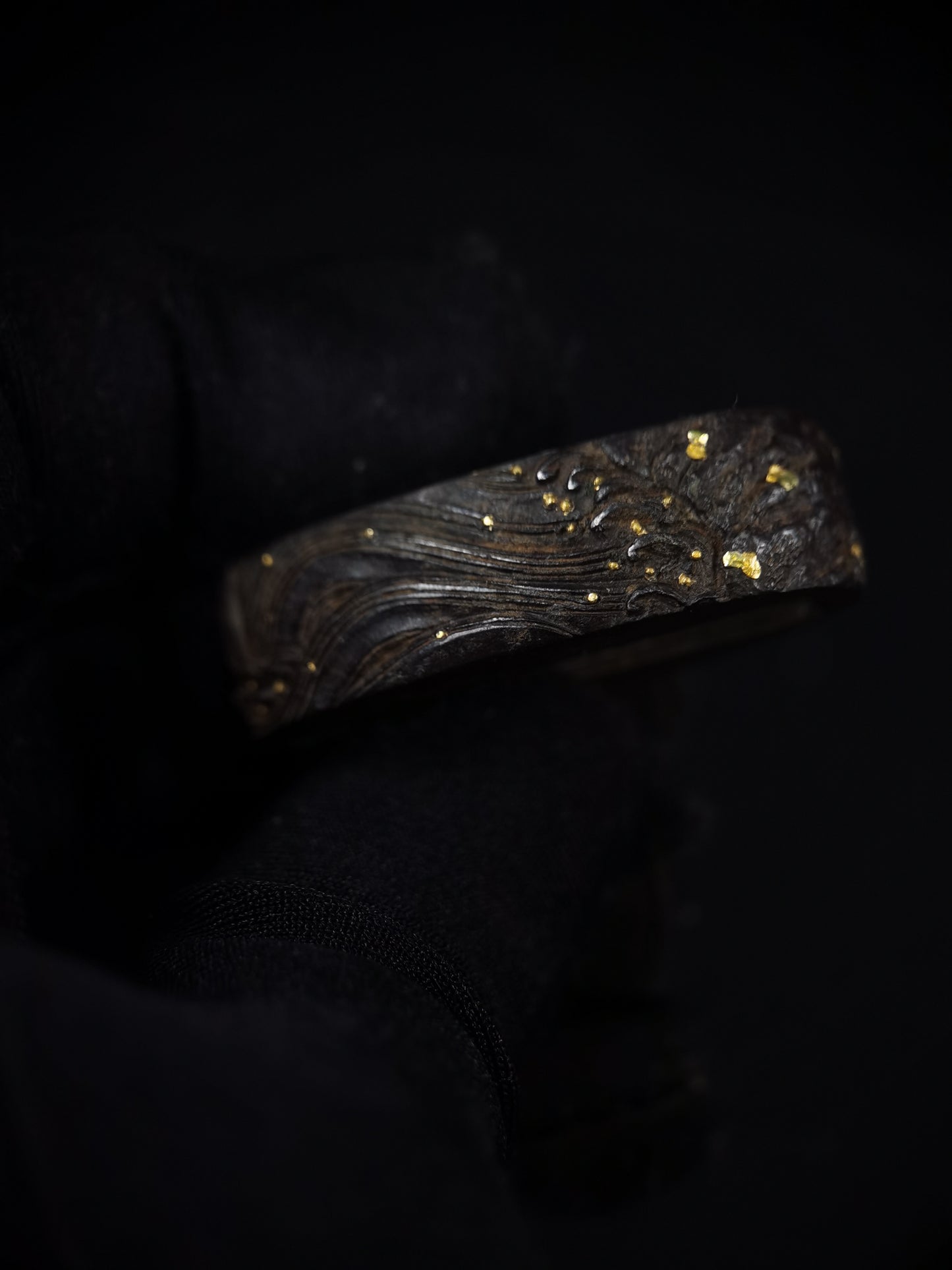Japanese Zhang Liang on Yi Bridge Fuchi Kashira for Katana and Wakziashi Edo Period Antique B120
