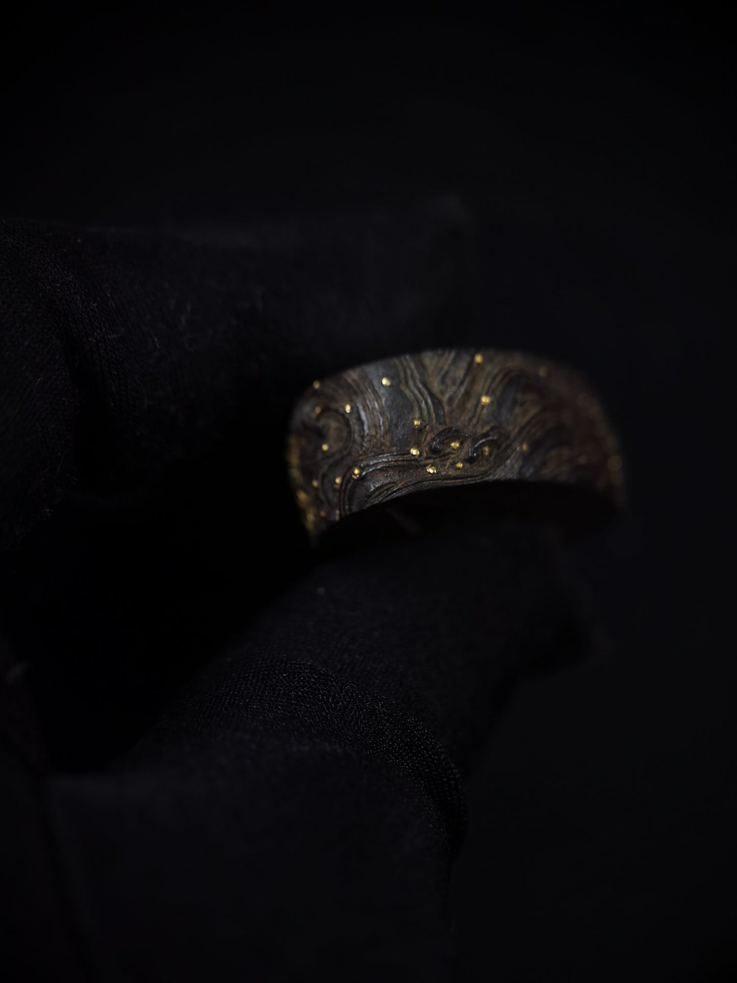 Japanese Zhang Liang on Yi Bridge Fuchi Kashira for Katana and Wakziashi Edo Period Antique B120