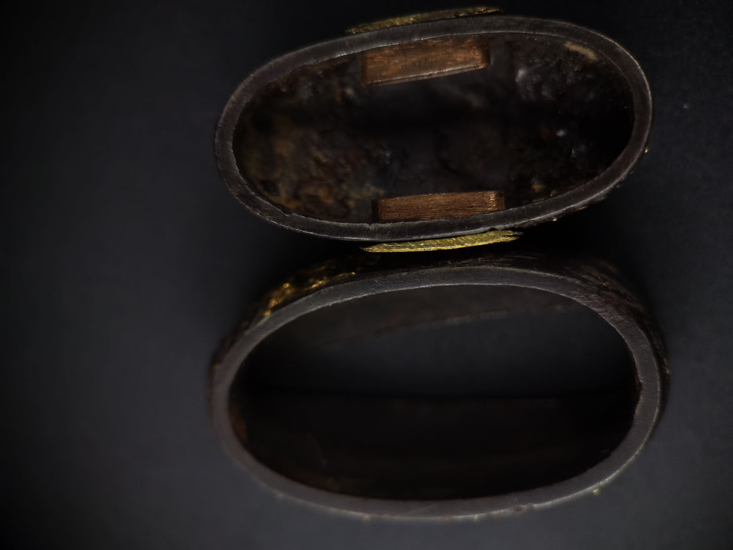 Japanese Zhang Liang on Yi Bridge Fuchi Kashira for Katana and Wakziashi Edo Period Antique B120