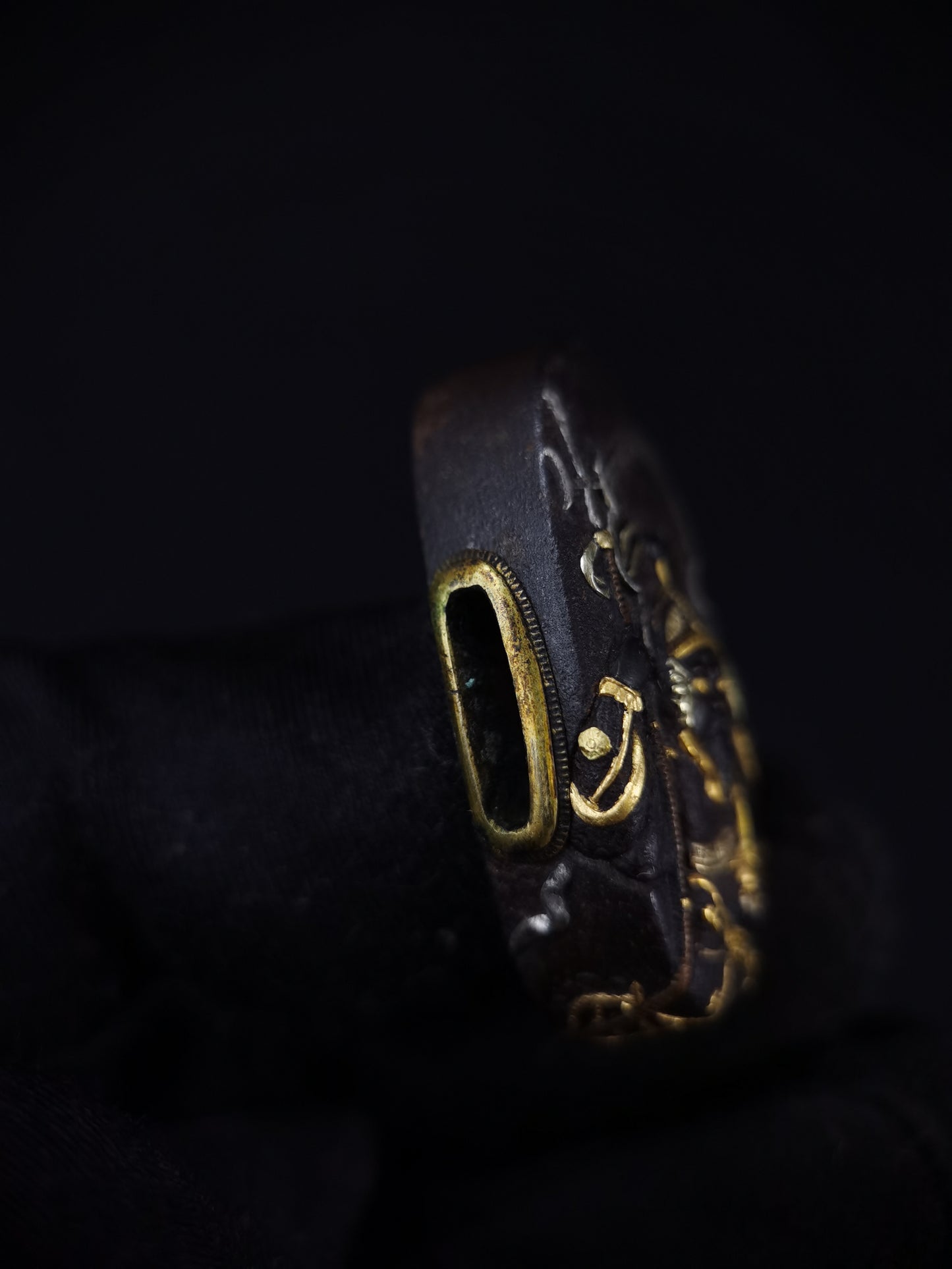 Japanese Bishamonten Pattern Fuchi Kashira for Katana and Wakziashi Edo Period Antique B121