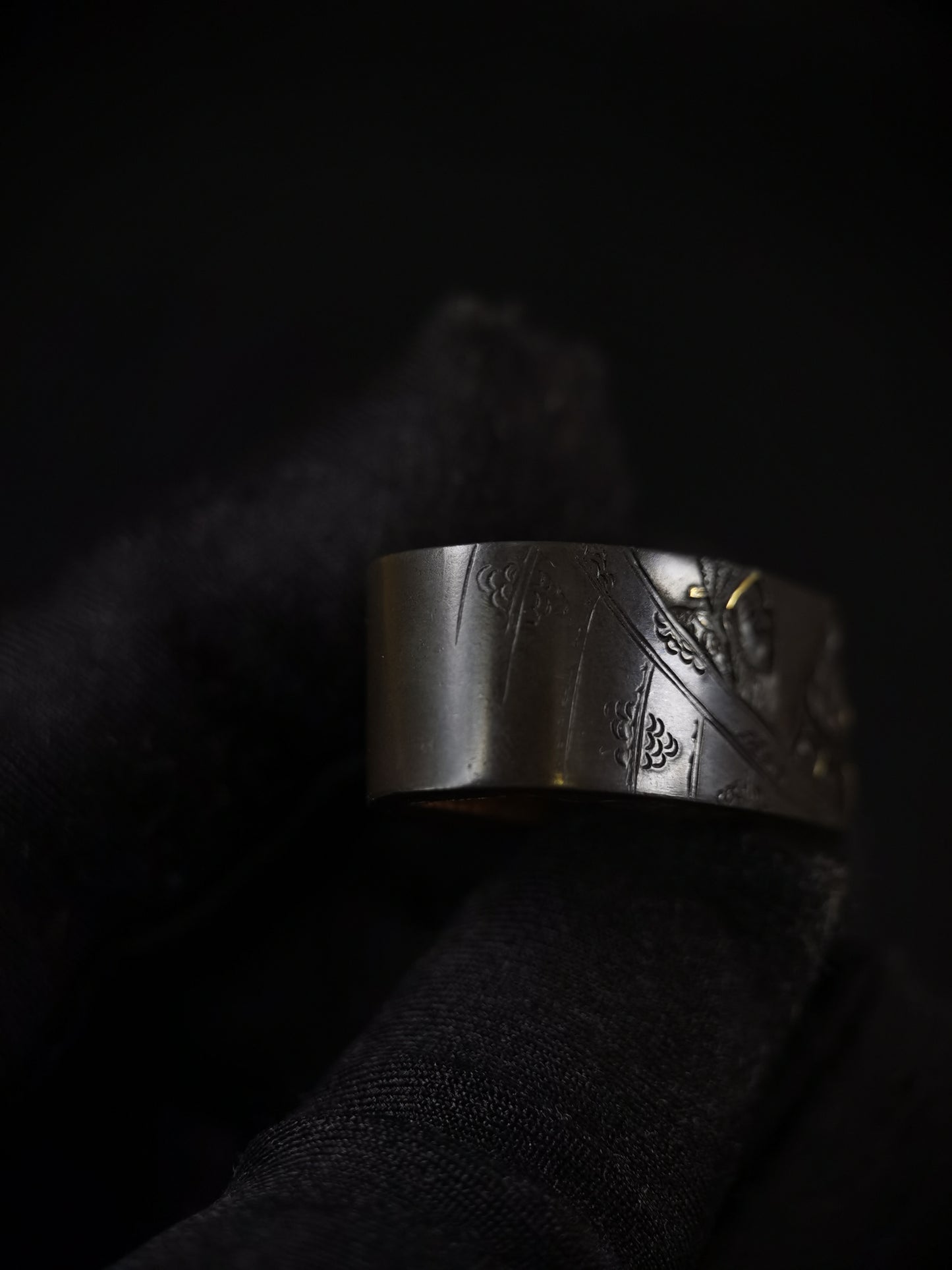 Japanese The Passing of Zhang Fei Fuchi Kashira for Katana and Wakziashi Edo Period Antique B124