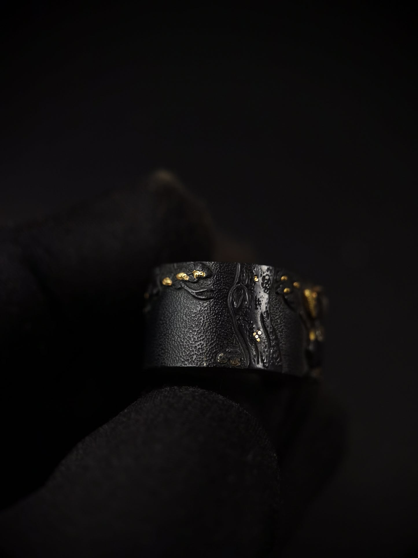 Japanese Yoshitsune and Benkei Fuchi & Kashira for Katana Wakziashi Edo Period Antique B127