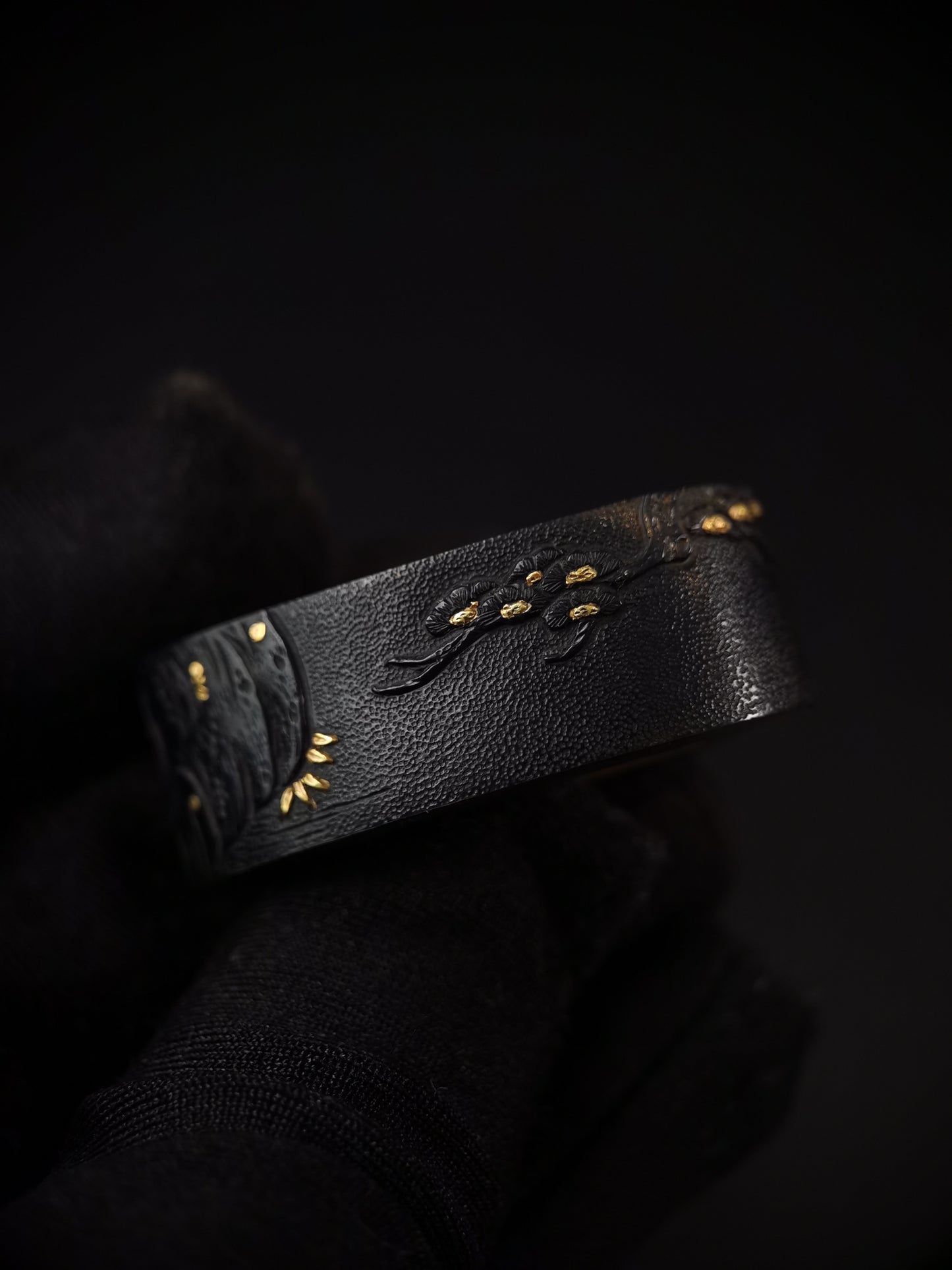 Japanese Yoshitsune and Benkei Fuchi & Kashira for Katana Wakziashi Edo Period Antique B127