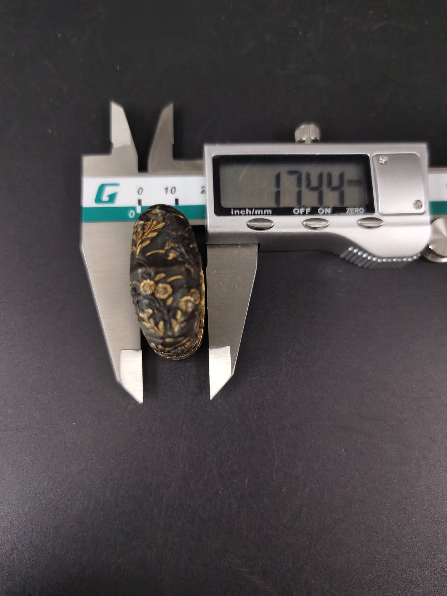 Japanese Chrysanthemum Fuchi Kashira Sarute for Tachi Hand-Tachi Edo Period Antique B132