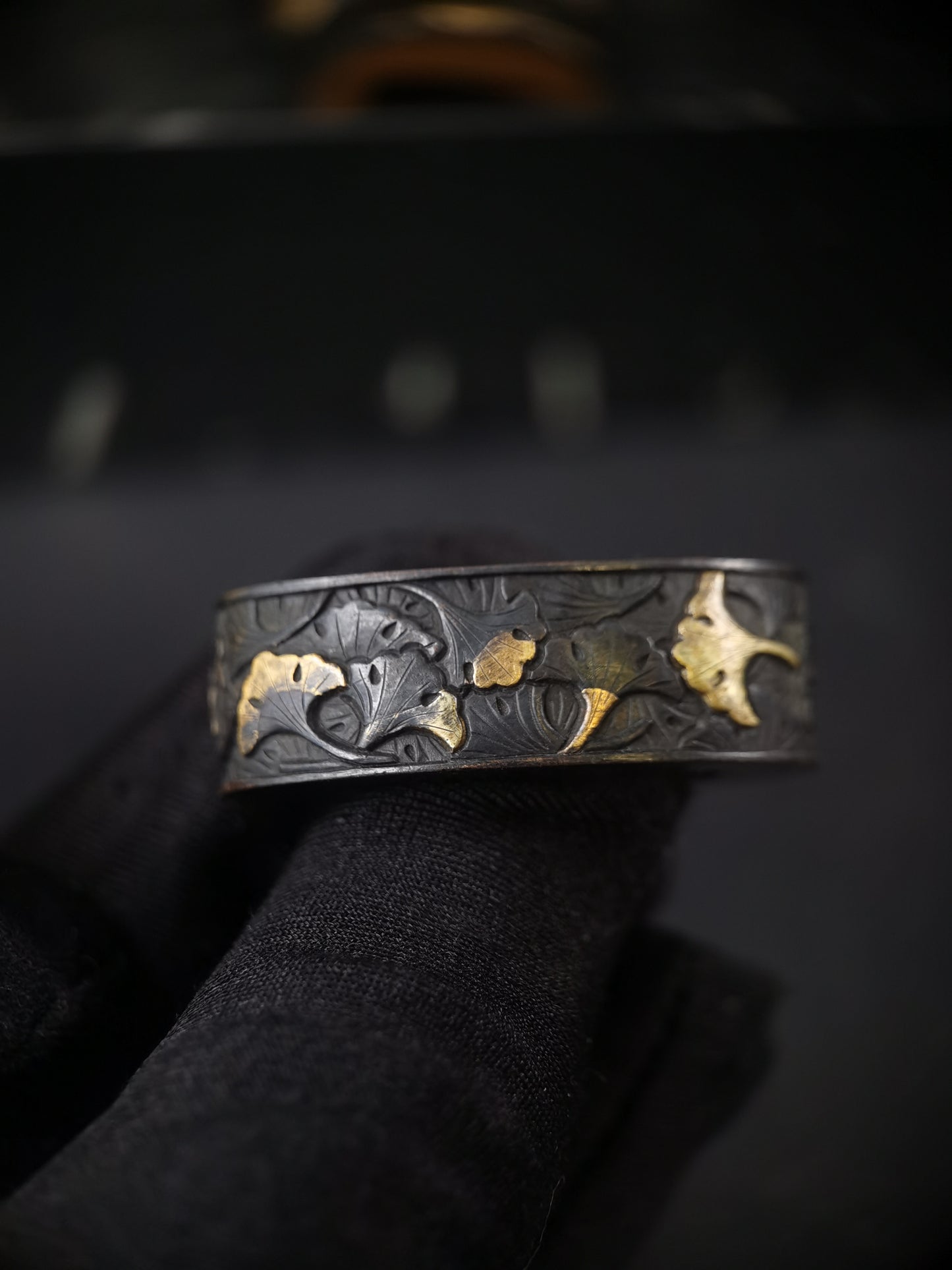Japanese Ginkgo Leaf Pattern Pattern Single Fuchi for Katana Wakziashi Edo Period Antique F183
