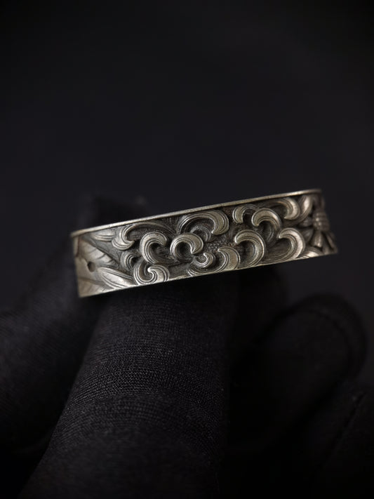 Japanese Sterling Silver Full Chrysanthemum Pattern Single Fuchi for Katana Wakziashi Edo Period Antique F184