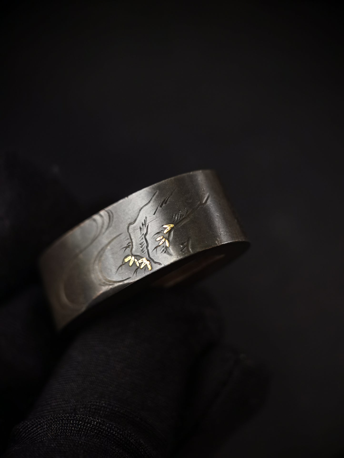 Japanese Samurai Figure Pattern Single Fuchi for Katana Wakziashi Edo Period Antique F186