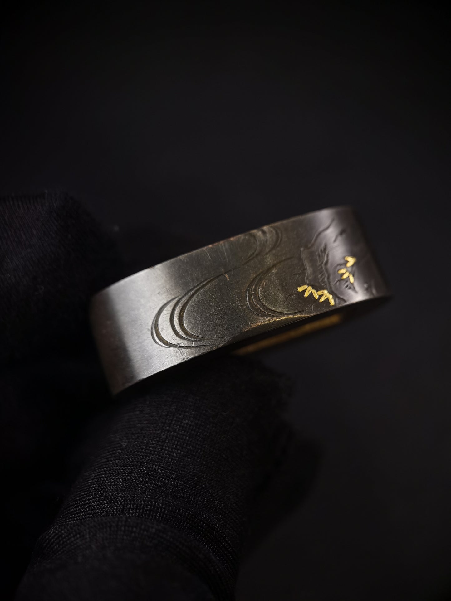 Japanese Samurai Figure Pattern Single Fuchi for Katana Wakziashi Edo Period Antique F186